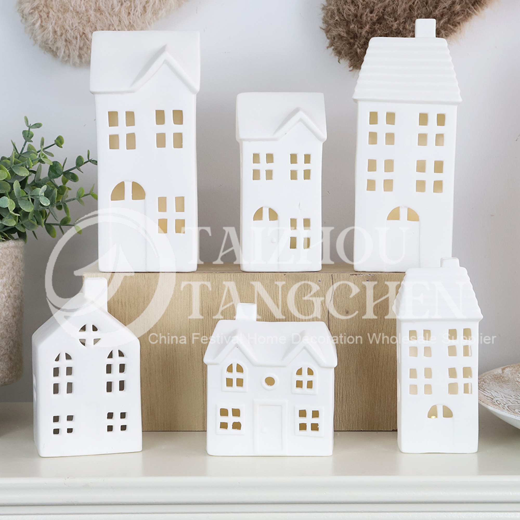 Mapas de luz LED Figuras de porcelana tallada Home Decoración de gnomo Cerámica Casa 6