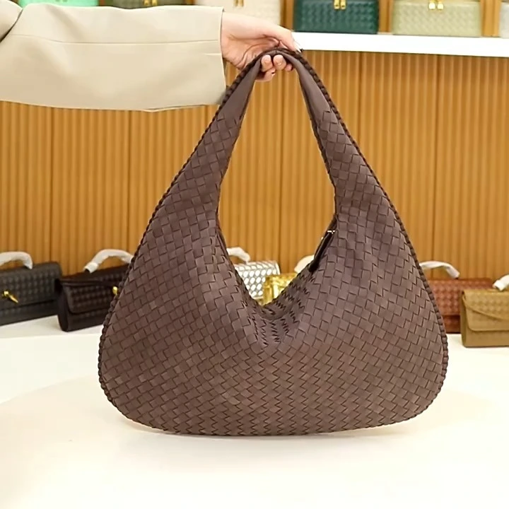 Nouveaux produits européens et américains - sacs de femmes à épaules célibataires entièrement tissées à la main en tissu en daim mat 1