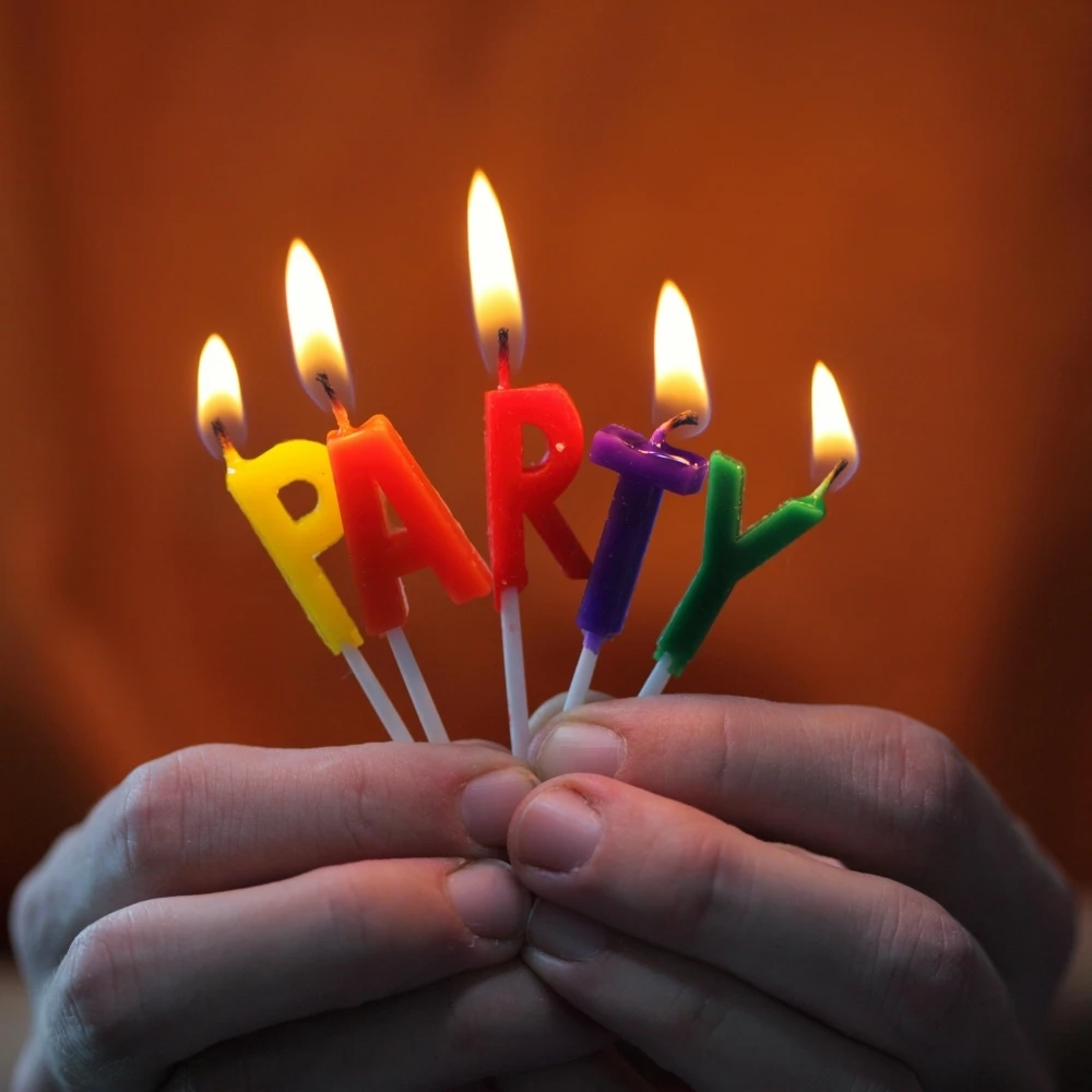 Luci magiche 5pk Candele di lettere a colori misti per il compleanno 1