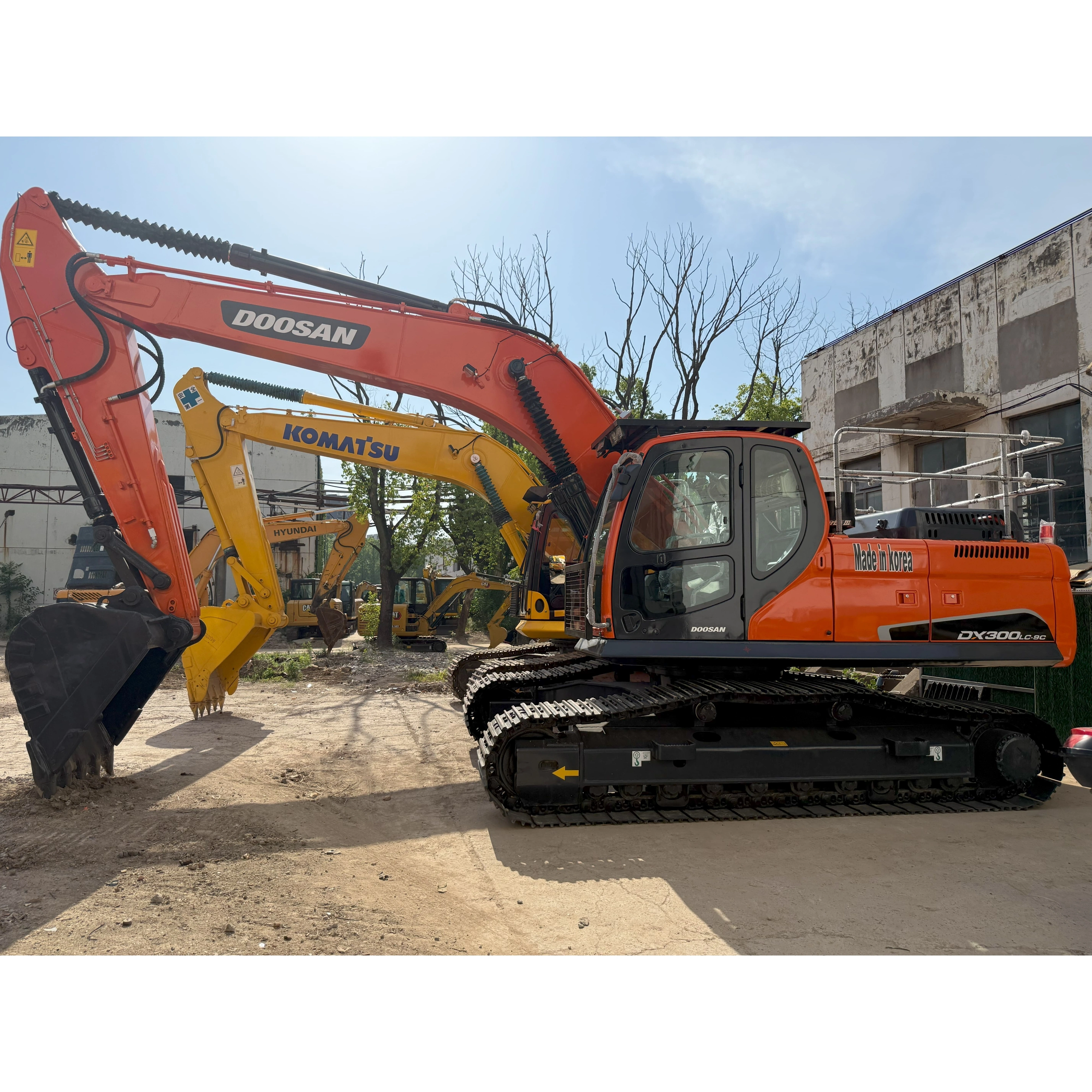 2024 DOOSAN DX300LC-9C Usada excavadora de rastreadores de 30 toneladas de segunda mano en la entrega global de Shanghai Yard 1
