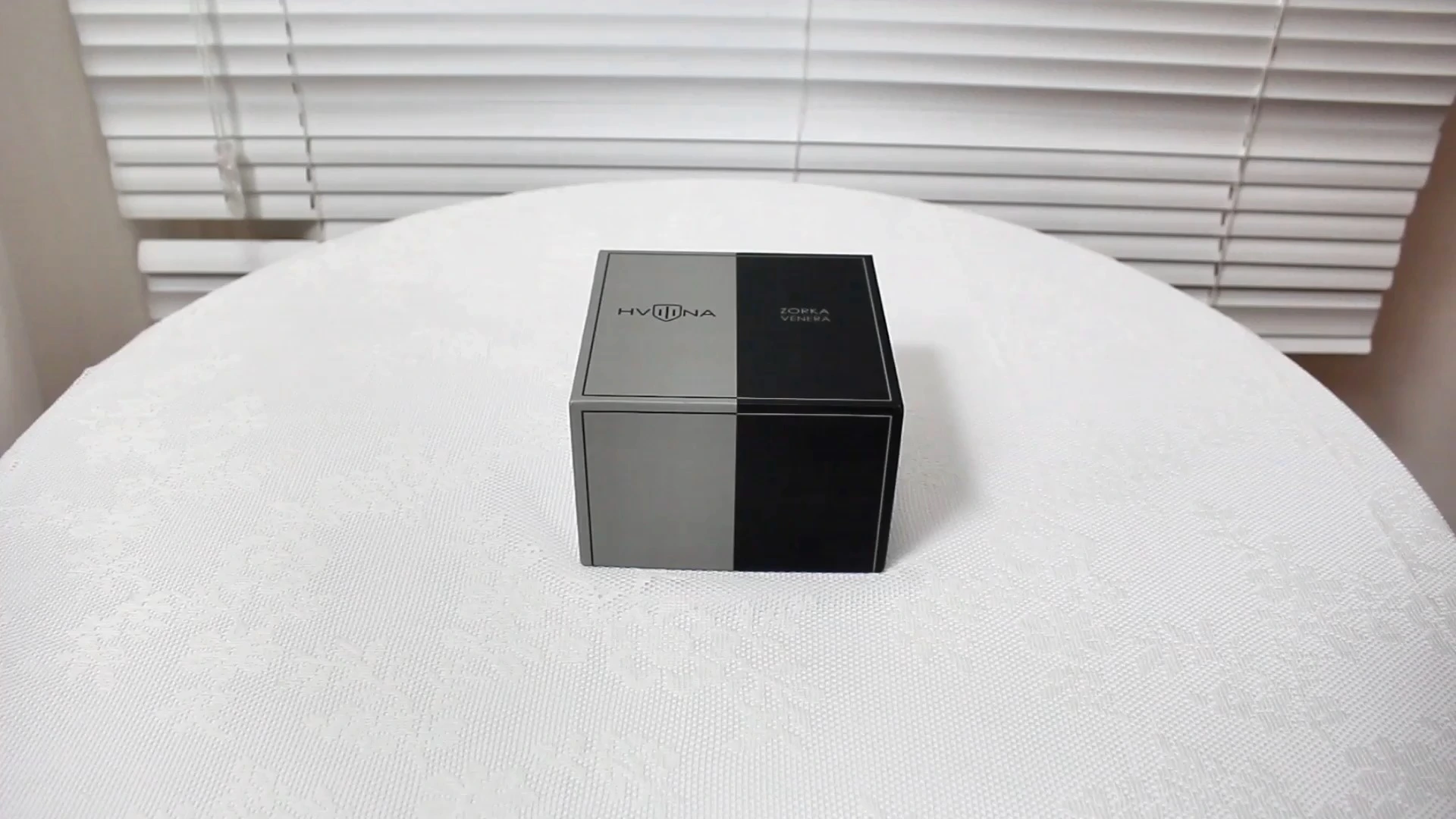 CF Elegant Two-Tone Design Removable Lid Box With Neck Watch Box Packaging 1