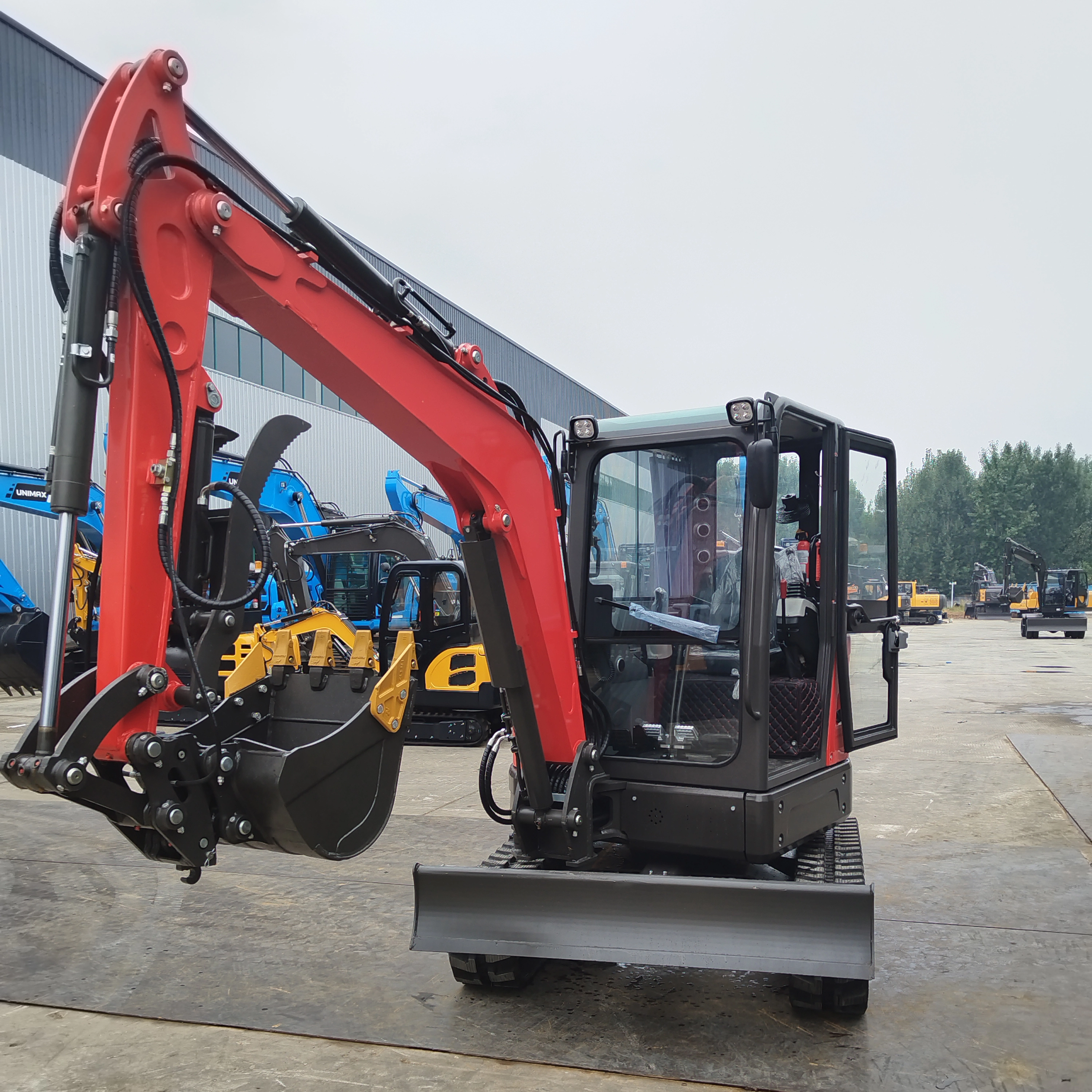 China Factory Price 4T Compact Excavator Rubber Tracks & ISO Certified 2-Year Warranty 1