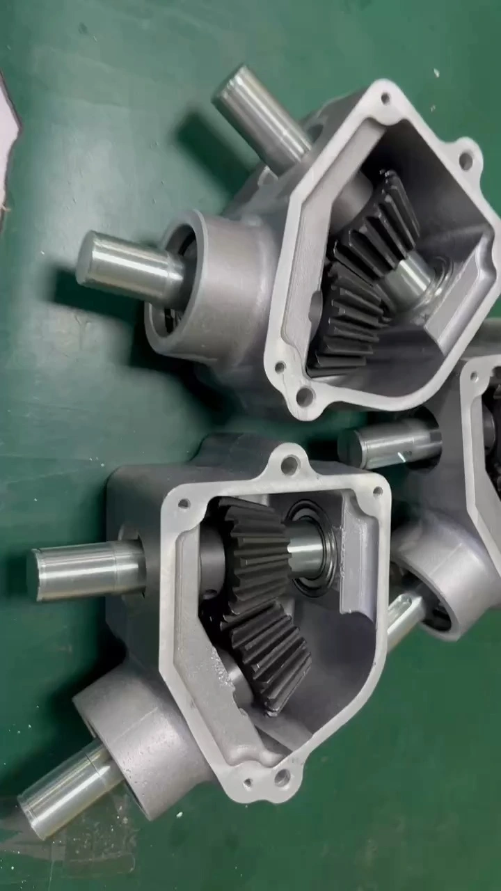 China Customized Stainless Steel Small Bevel Gear Box forTransmission Gearbox 1