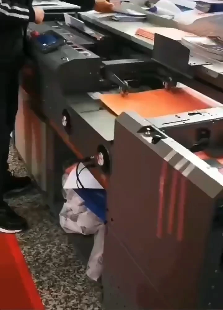 Professional Straight-Line EVA Glue Binding Machine S10E S20E 1