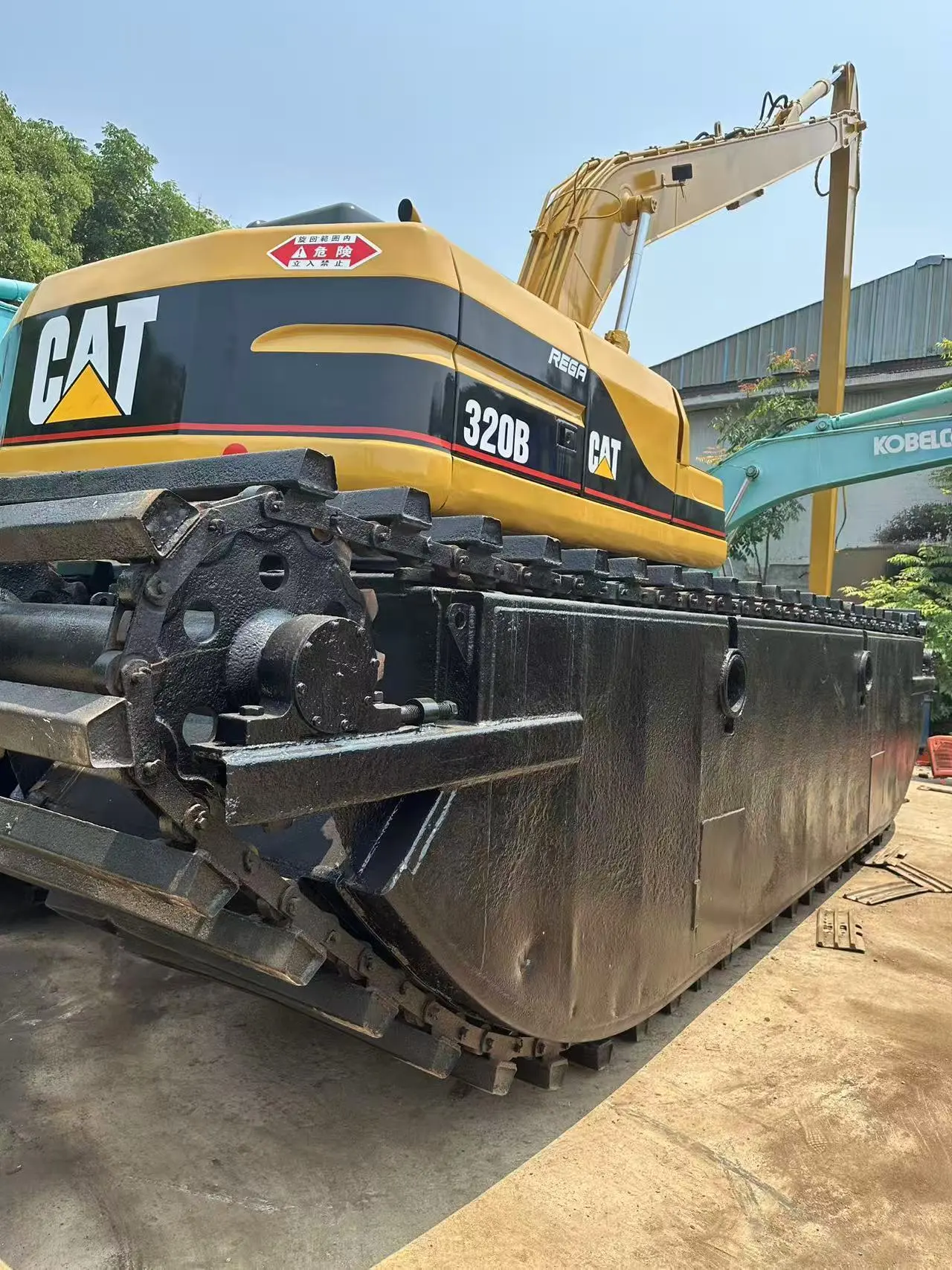 2016 CAT 320B Used Amphibious Excavator 20 Tons Secondhand Amphibious Digger in Shanghai Yard 1
