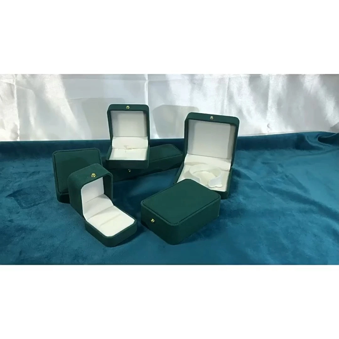 Dark green gold buckle rounded corner velvet jewelry box ring earrings bracelet necklace pendant jewelry gift fashionable packaging box 1