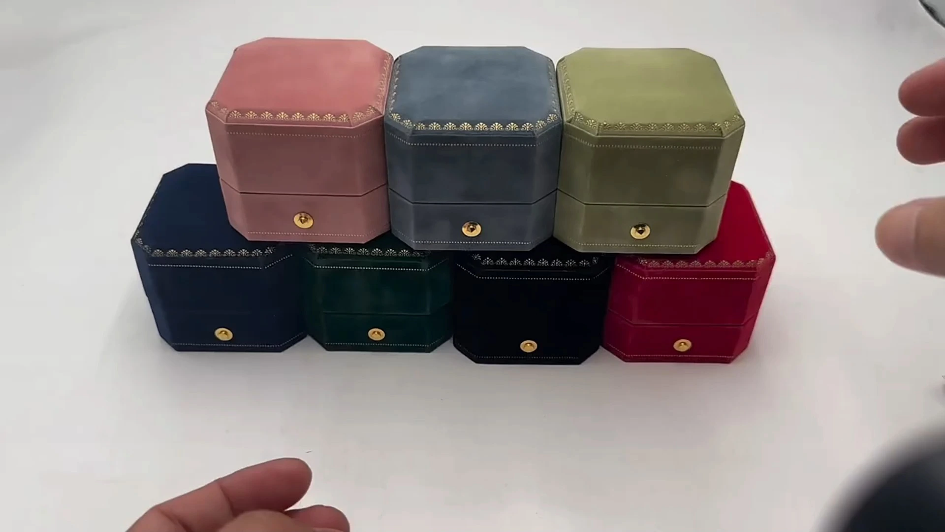 Premium velvet gold edge gold buckle jewelry box ring earrings pendant bracelet jewelry gift packaging box 1
