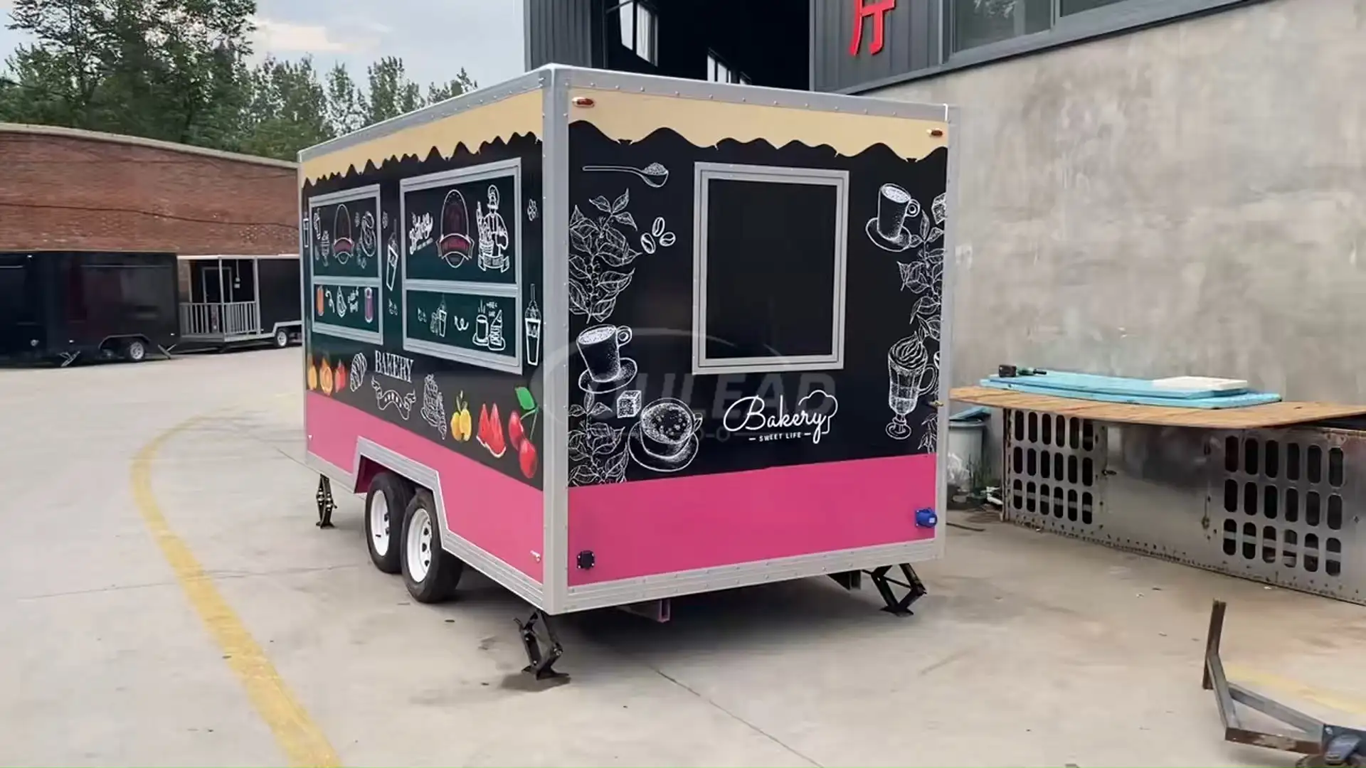 Cartro de comida negro con licencia de California 1