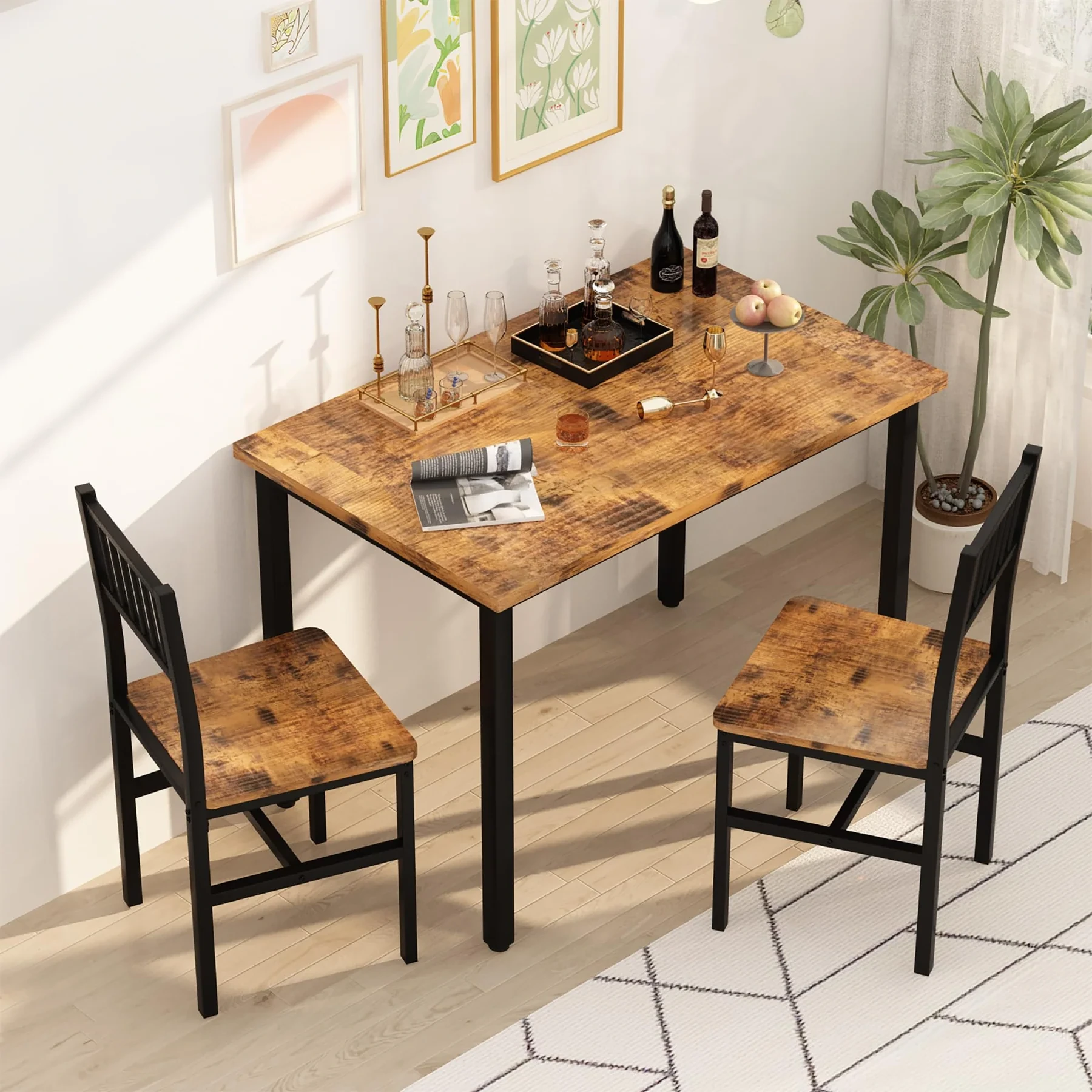 Mesa de desayuno de cocina pequeña y marrón retro y 2 sillas ubicadas para el comedor 1