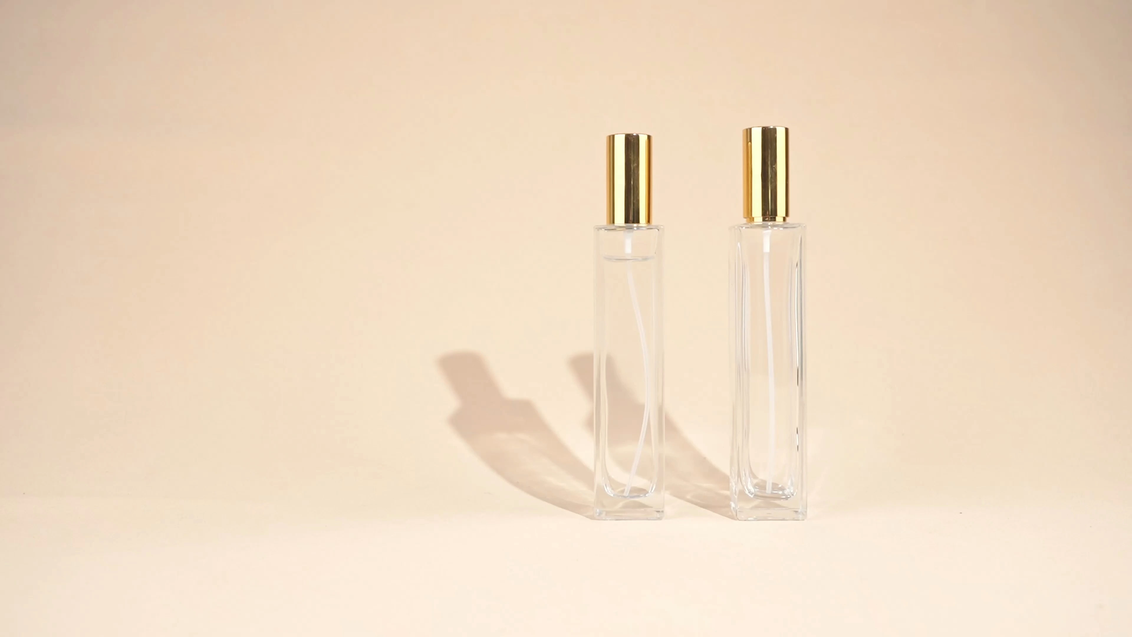 Wholesale Glass Spray Bottles - Square Refillable Design with Gold Cap for Cosmetic Packaging  BEST-311433 1