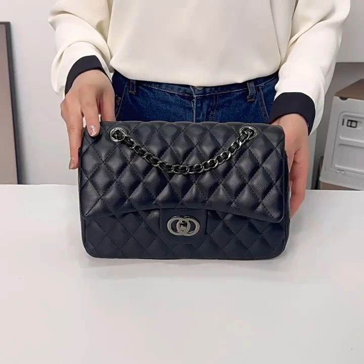 Classic Diamond-patterned Small Handbag, Simple and Elegant Single-shoulder Bag, Versatile and Stylish Crossbody Bag 1