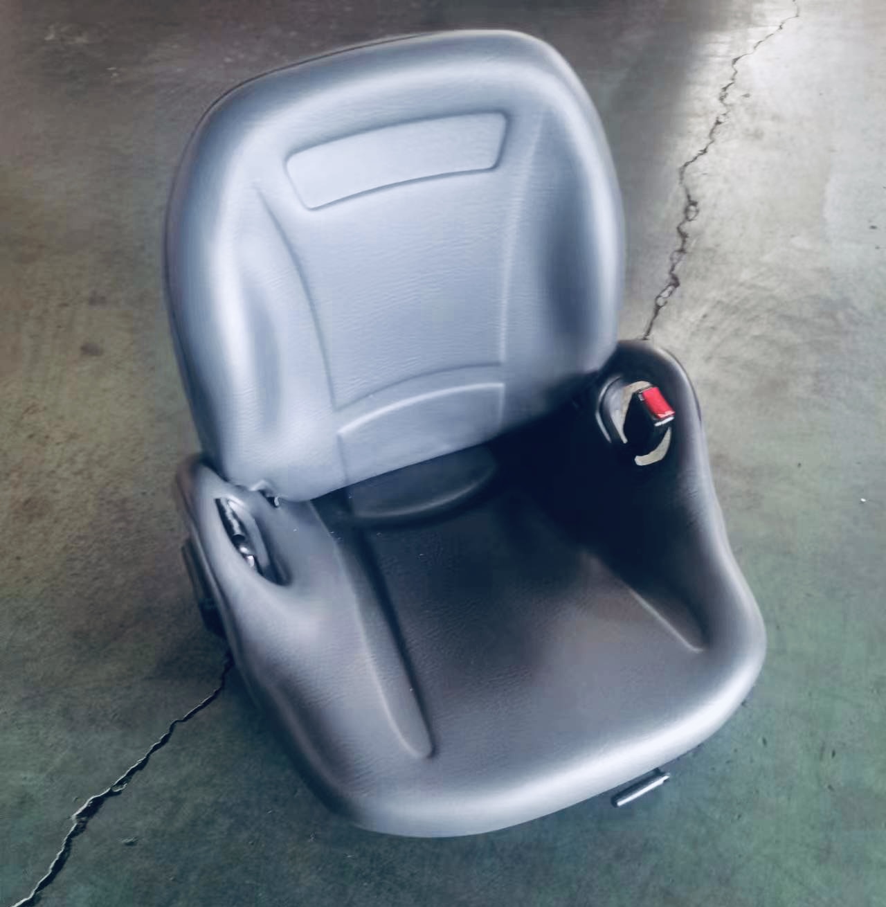 Shanghai Vlift forklift seat( VV30 VV70 VV90 VV110) 2