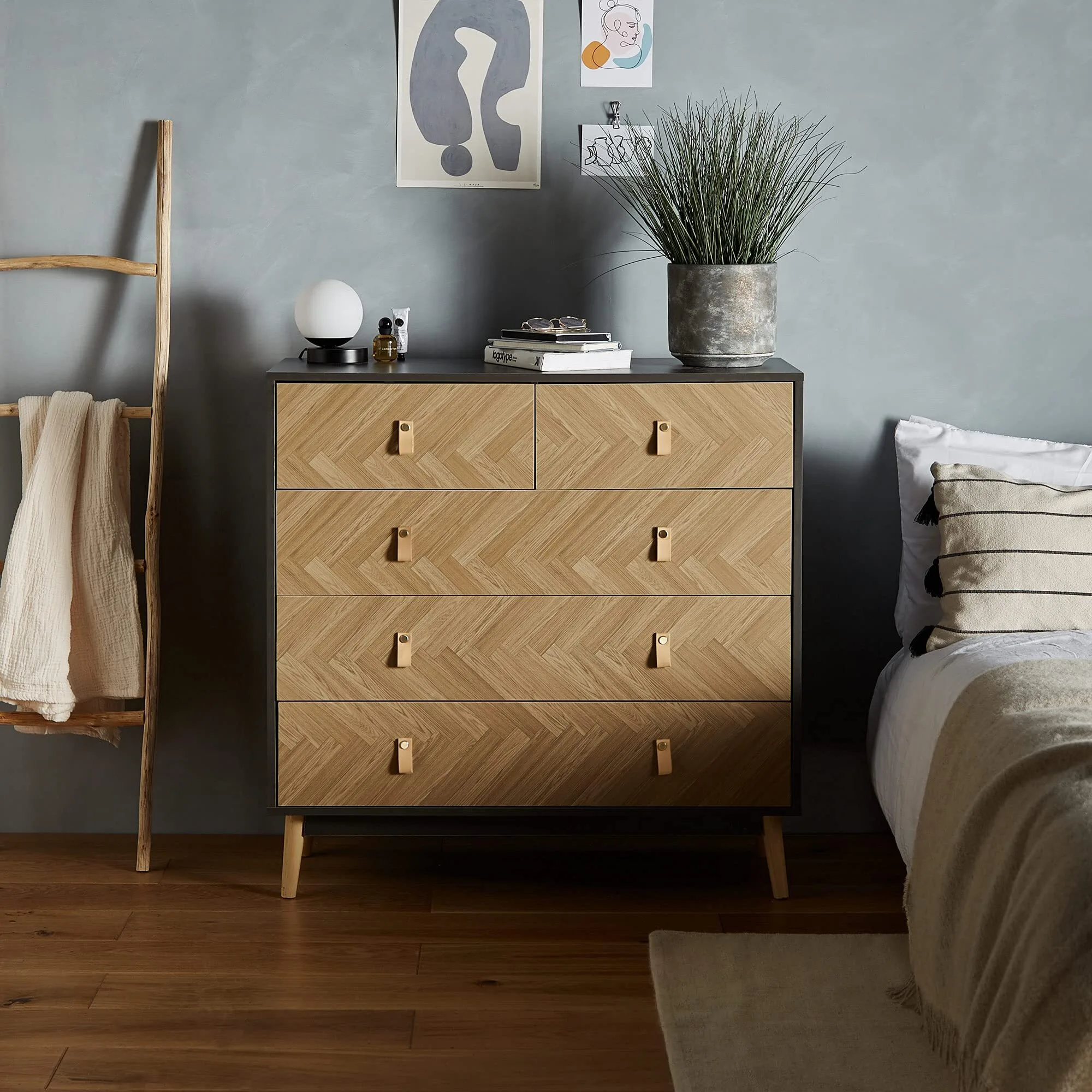 Chest of Drawers - Grey & Wood Effect 5 Drawer Dresser - Scandi Nordic Style Bedroom Drawers - Modern Clothes Storage Cabinet for Bedroom w/Tapered Legs & Faux Leather Tab Handles 1