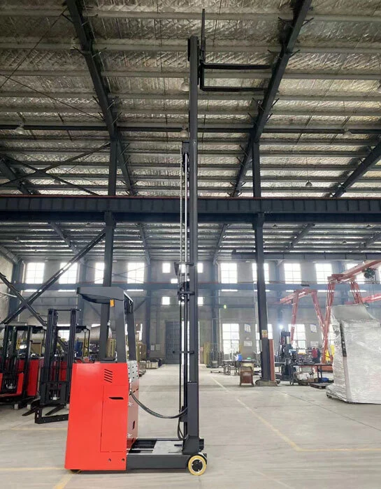 1.5 Ton Reach Stacker - Heavy-duty Material Handling Solution 1