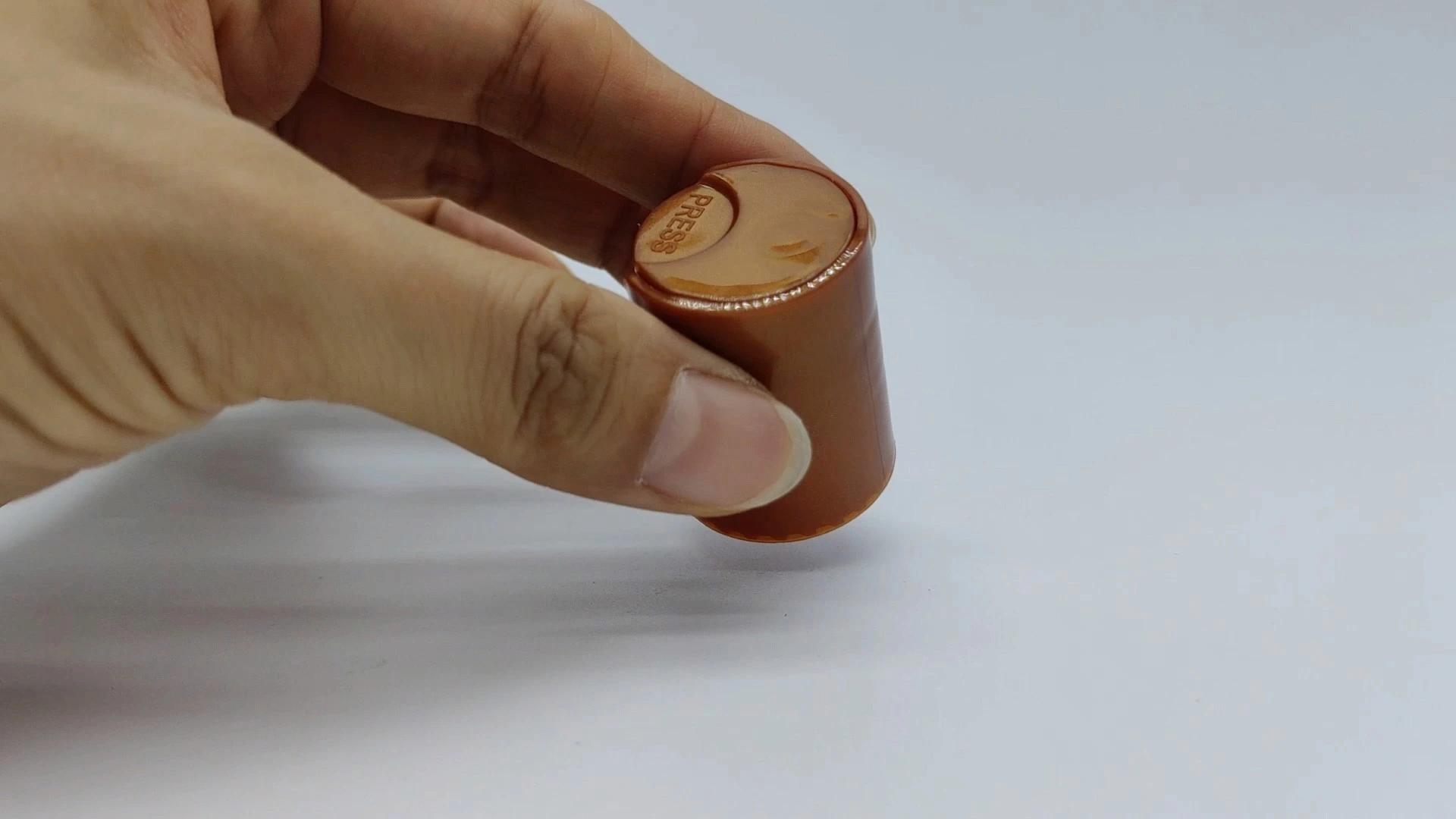 Wholesale custom brown capping disc top cover for hand sanitizer and cream bottles 1