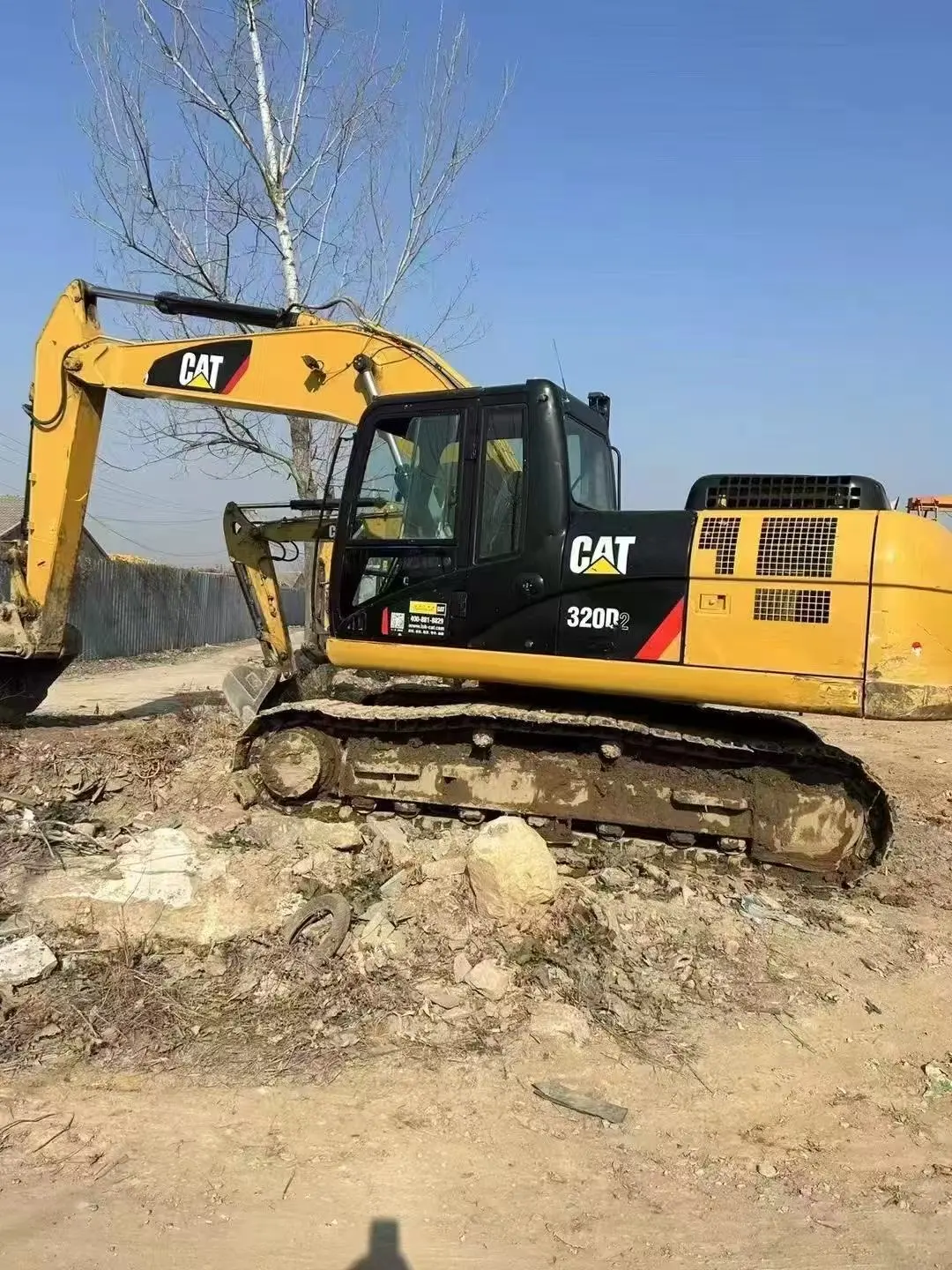 CAT 320D2 2017 Excavatrice de robottes hydrauliques d'occasion 20 tonnes Digger d'occasion dans la livraison mondiale de la cour de Shanghai 1