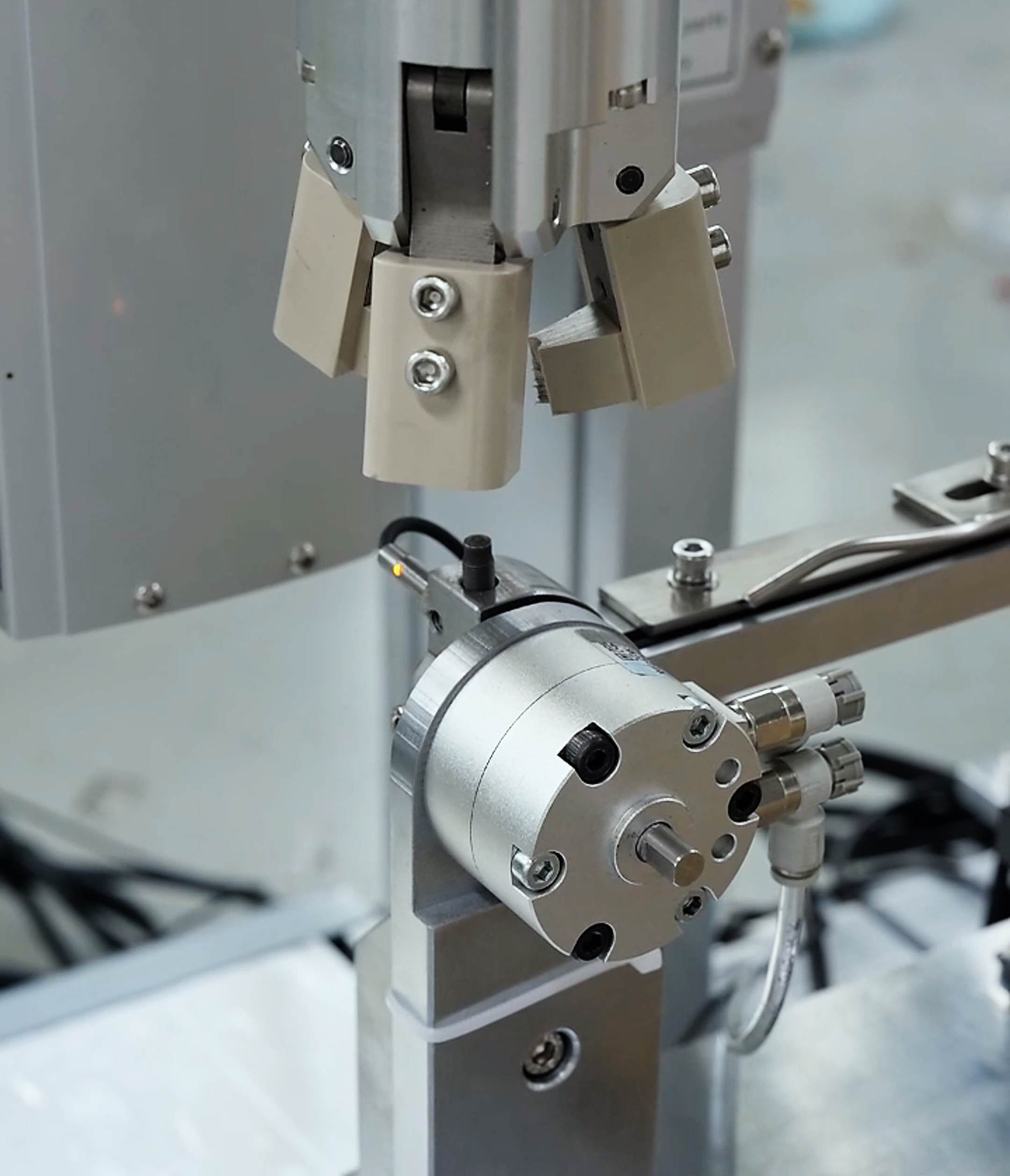 Double vibration plate single station custom screw locking machine 6