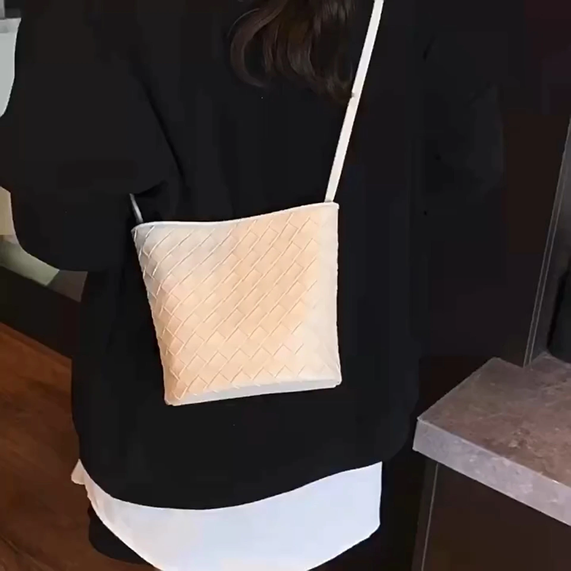 Neuer gewebter Eimer-Tasche, vielseitige Casual Crossbody-Tasche, modische, feste Kupplungsbeutel 1