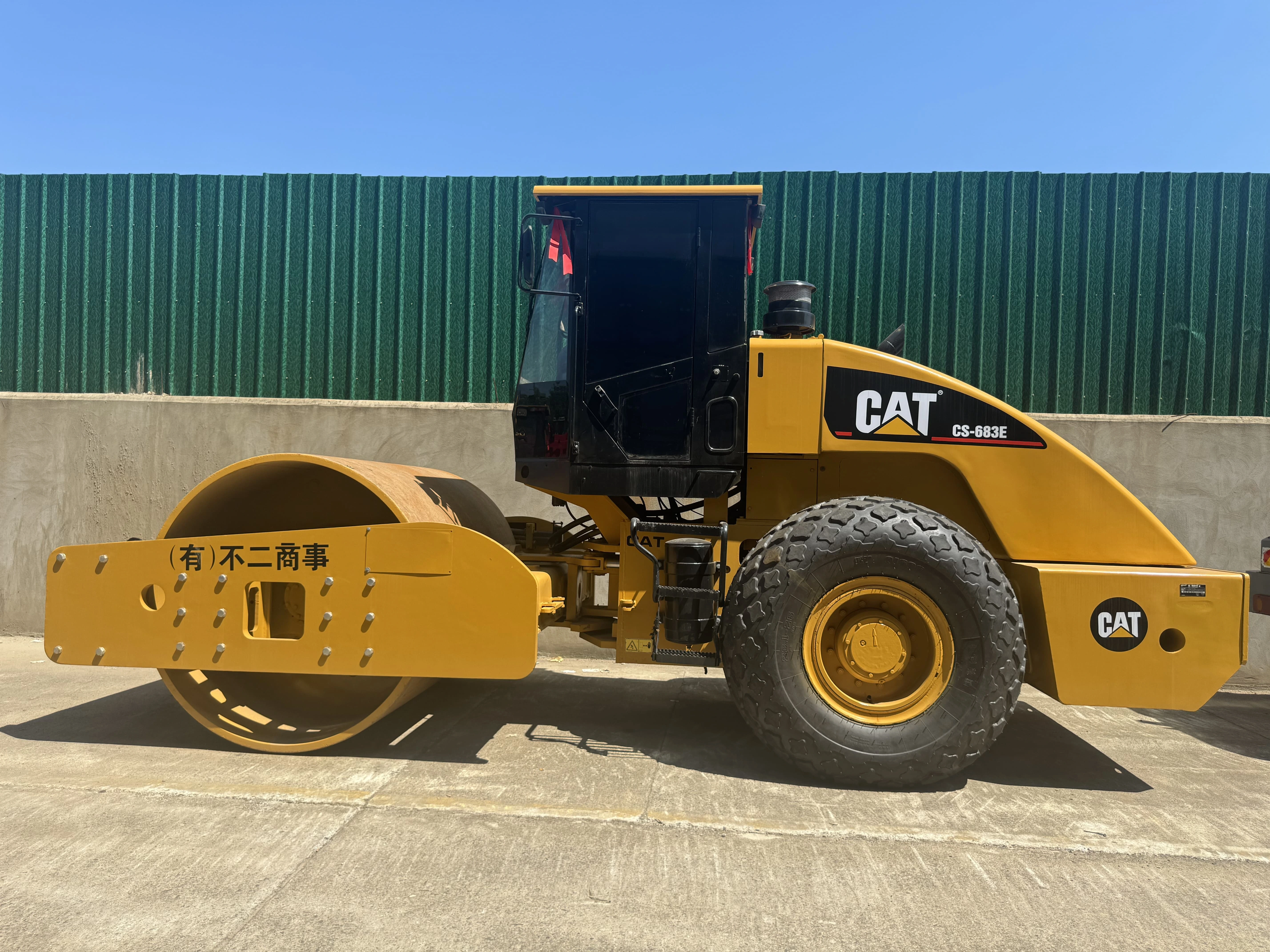 2021 CAT CS-638E Used Road Roller Secondhand Digger Compactor Single Drum Road Roller in Shanghai Yard 1