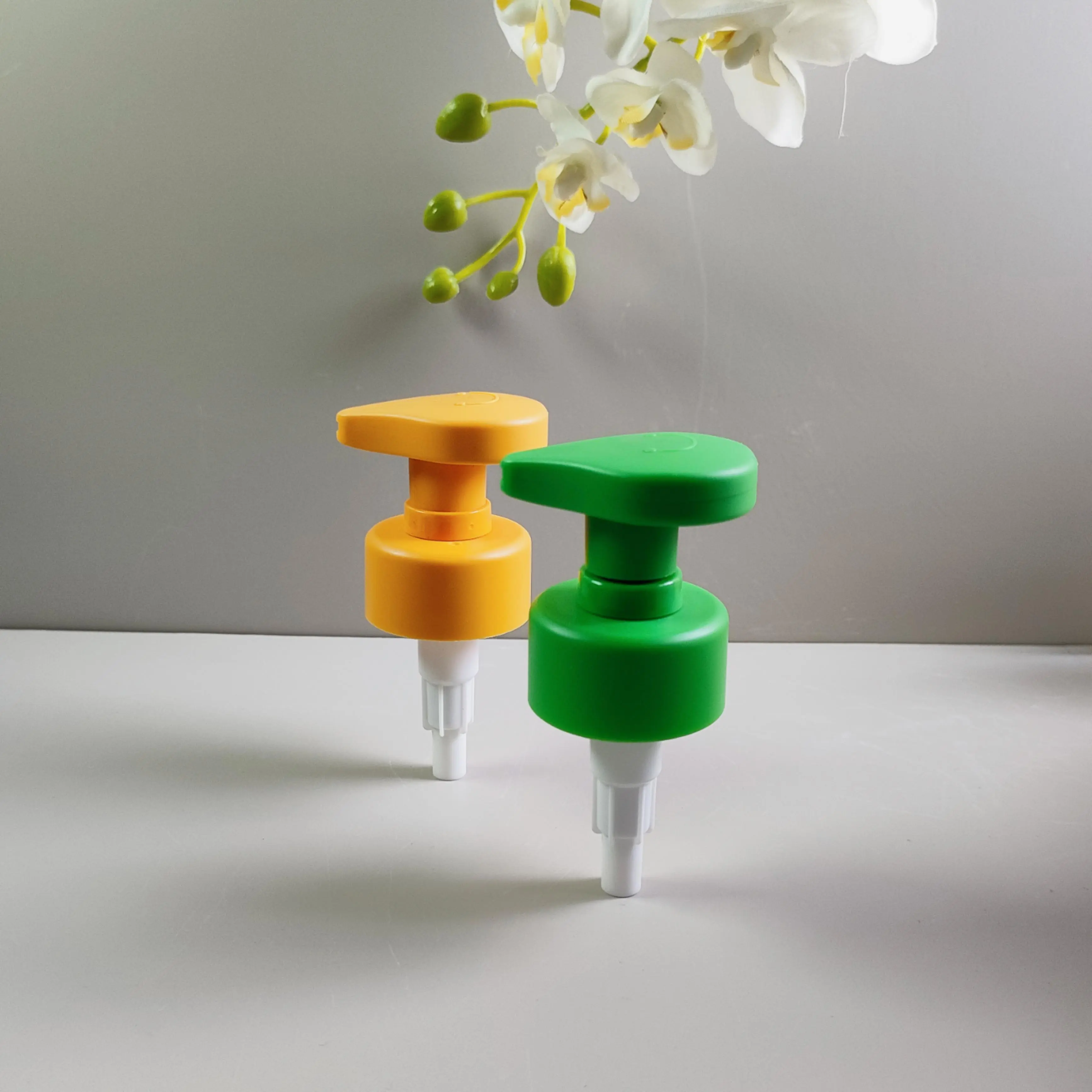 Pumple de lotion en plastique Fournisseur d'emballage cosmétique Pompe de corps 28 mm 1