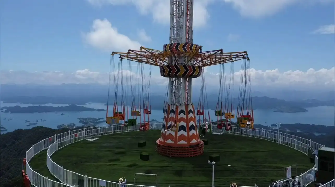 High-Flying Amusement Park Ride with Towering Arm and Vibrant Seats | LMQ | Limeiqi 1