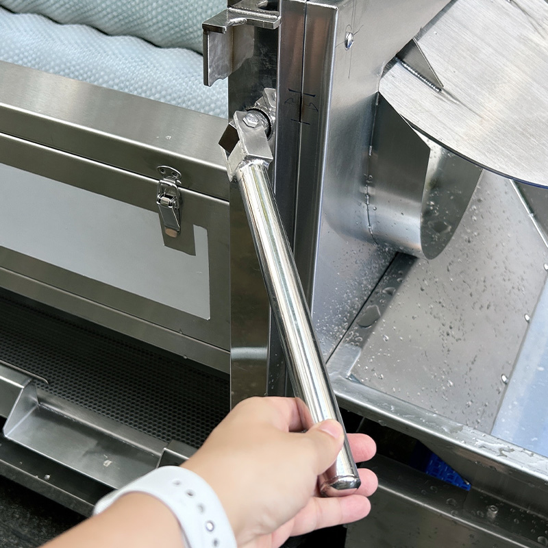 Kompakte Wurzel-Gemüse-Waschmaschine mit Pinselwalzen KT-Wn300 3