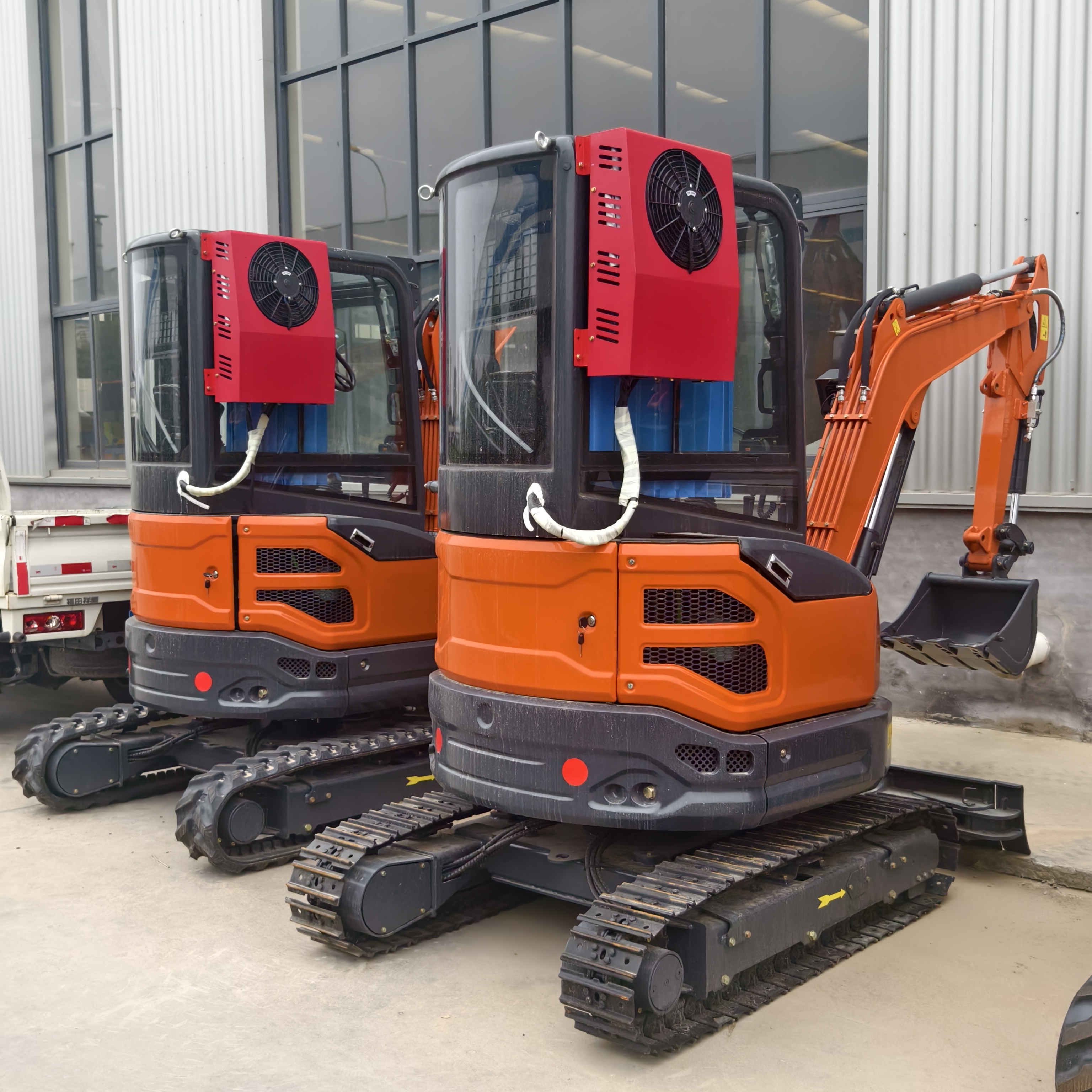 Powerhouse compacta Mini escavadeira de 2,5 -T - Swing de combustível - SMART, 360 ° & Anexos multifuncionais 3