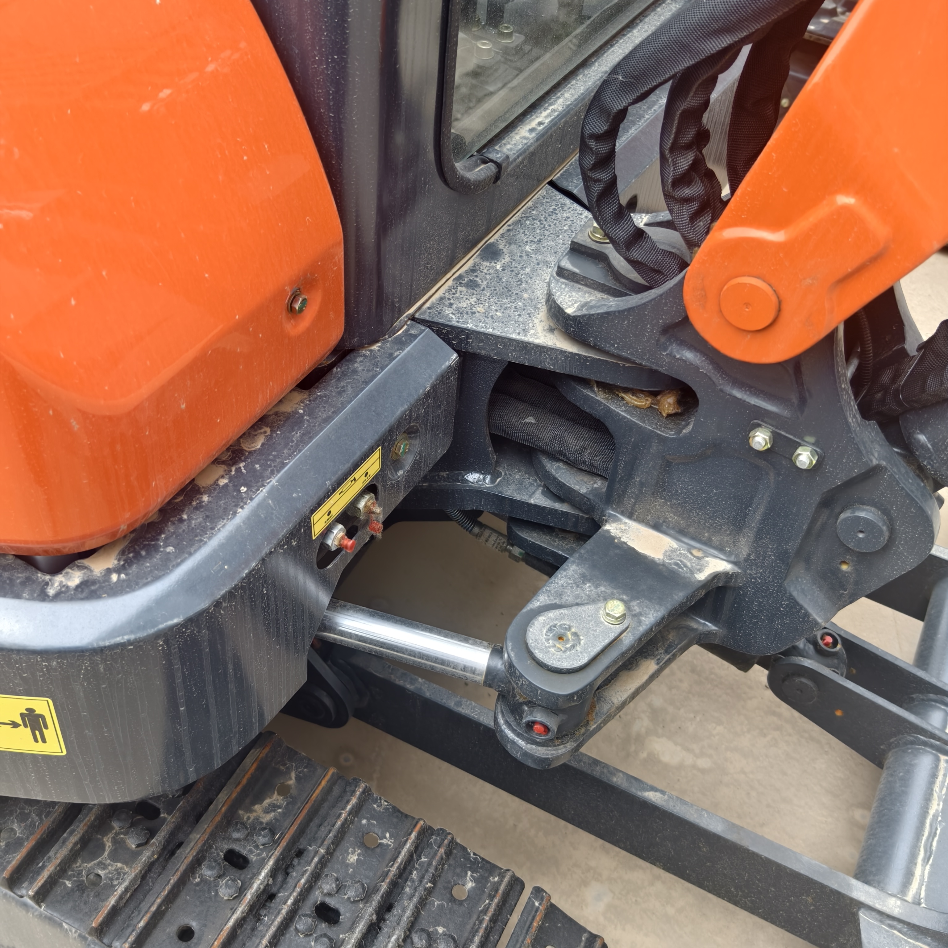 Powerhouse compacta Mini escavadeira de 2,5 -T - Swing de combustível - SMART, 360 ° & Anexos multifuncionais 5
