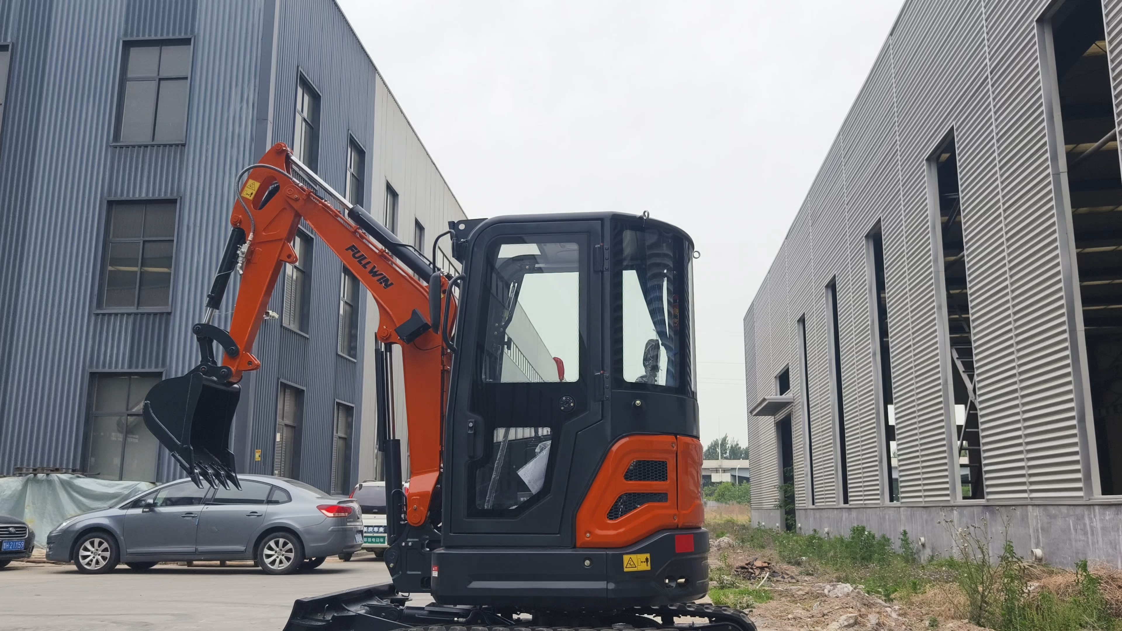 Powerhouse compacta Mini escavadeira de 2,5 -T - Swing de combustível - SMART, 360 ° & Anexos multifuncionais 1