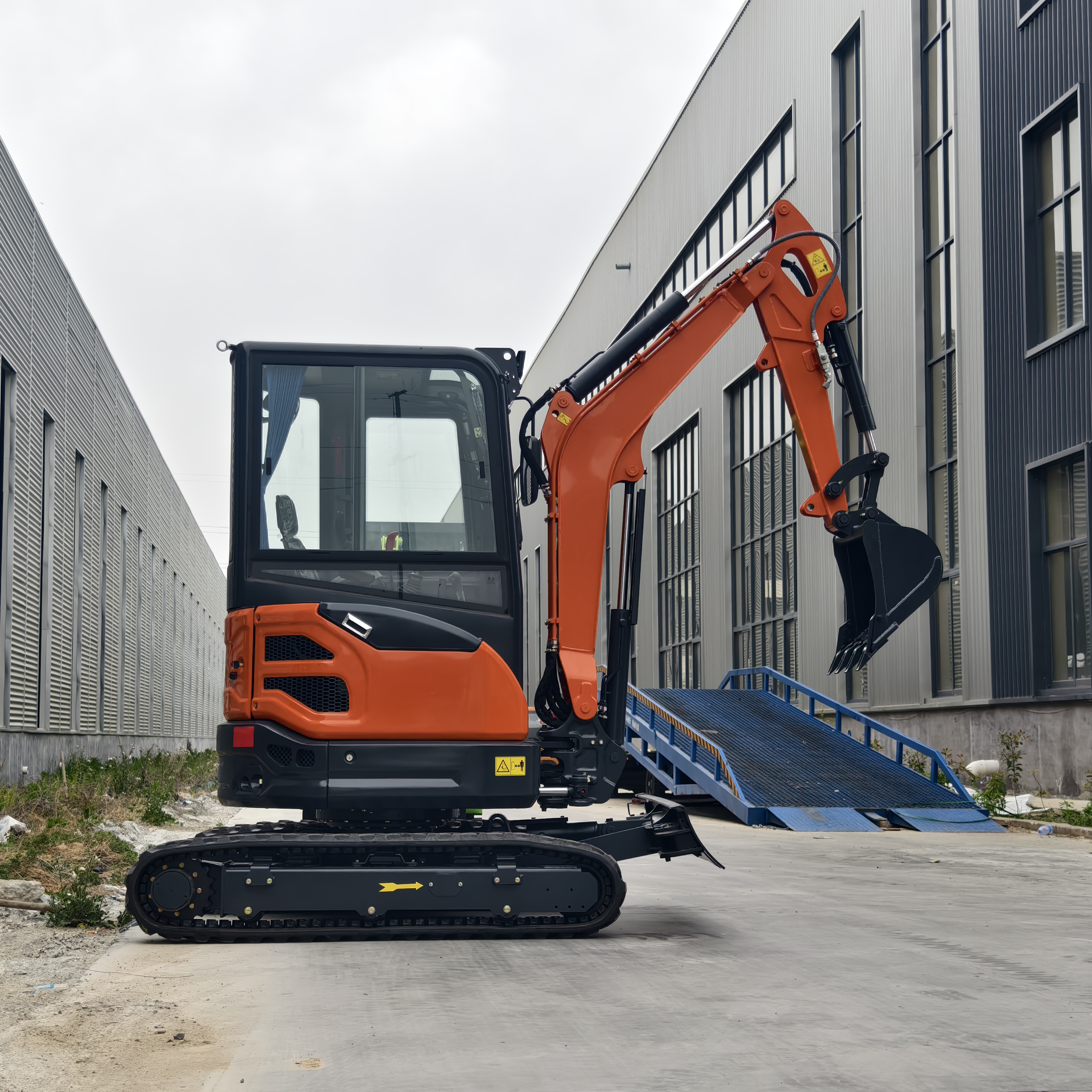2.5‑Ton Precision Digger – Low‑Consumption, Hydraulic Boom‑Swing, Ready for Utility & Landscaping 4