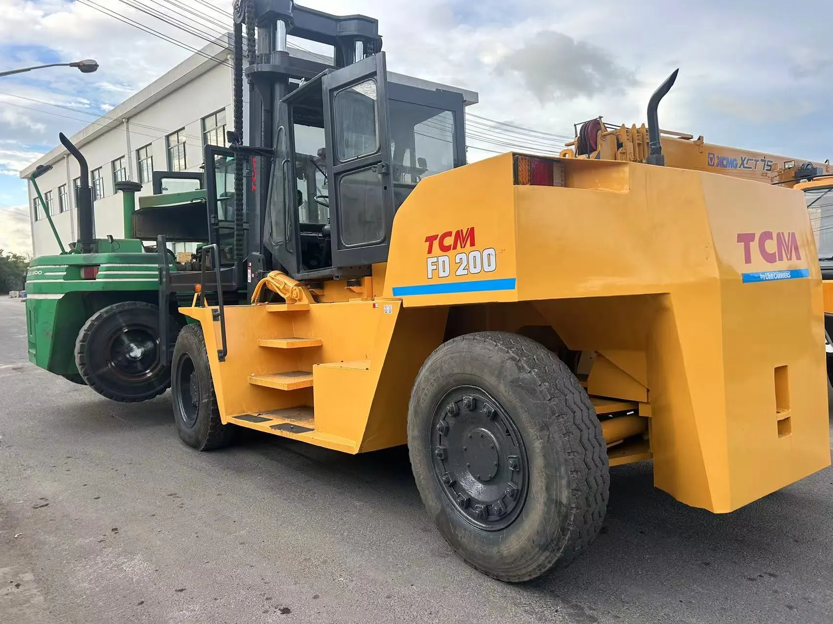 2023 TCM FD200 20 Tons Used Forklift Secondhand Warehouse Material Handing Lift in Shanghai Yard 1
