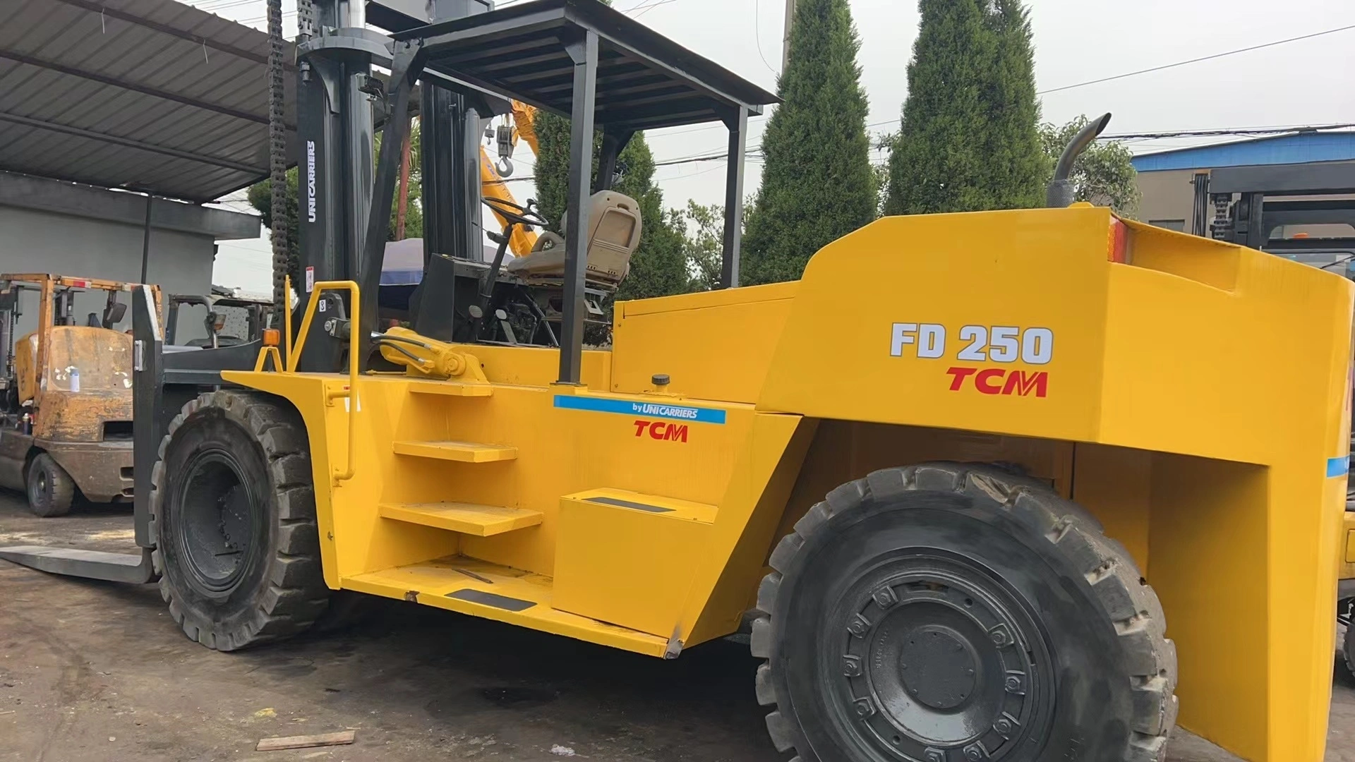 2015 TCM FD250-4 25 Tons Used Forklift Secondhand Warehouse Material Handing Lift in Shanghai Yard 1