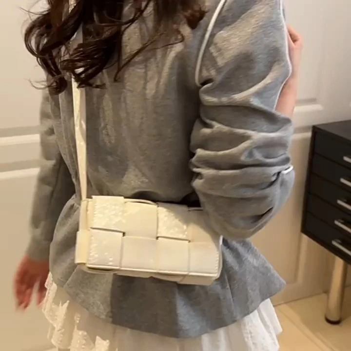 Kleinbettzuartbody, tragbare und modische Umhängetasche mit kleinem Maßstab gewebte Handtasche, neue leichte Luxus-vielseitige Crossbody-Tasche, tragbare und modische Umhängetasche 1