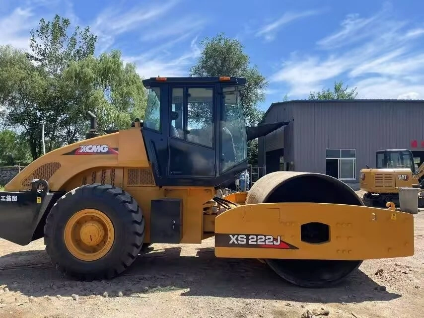 Rodillo compactador vibratorio de un solo tambor XCMG XS222J 2021 1
