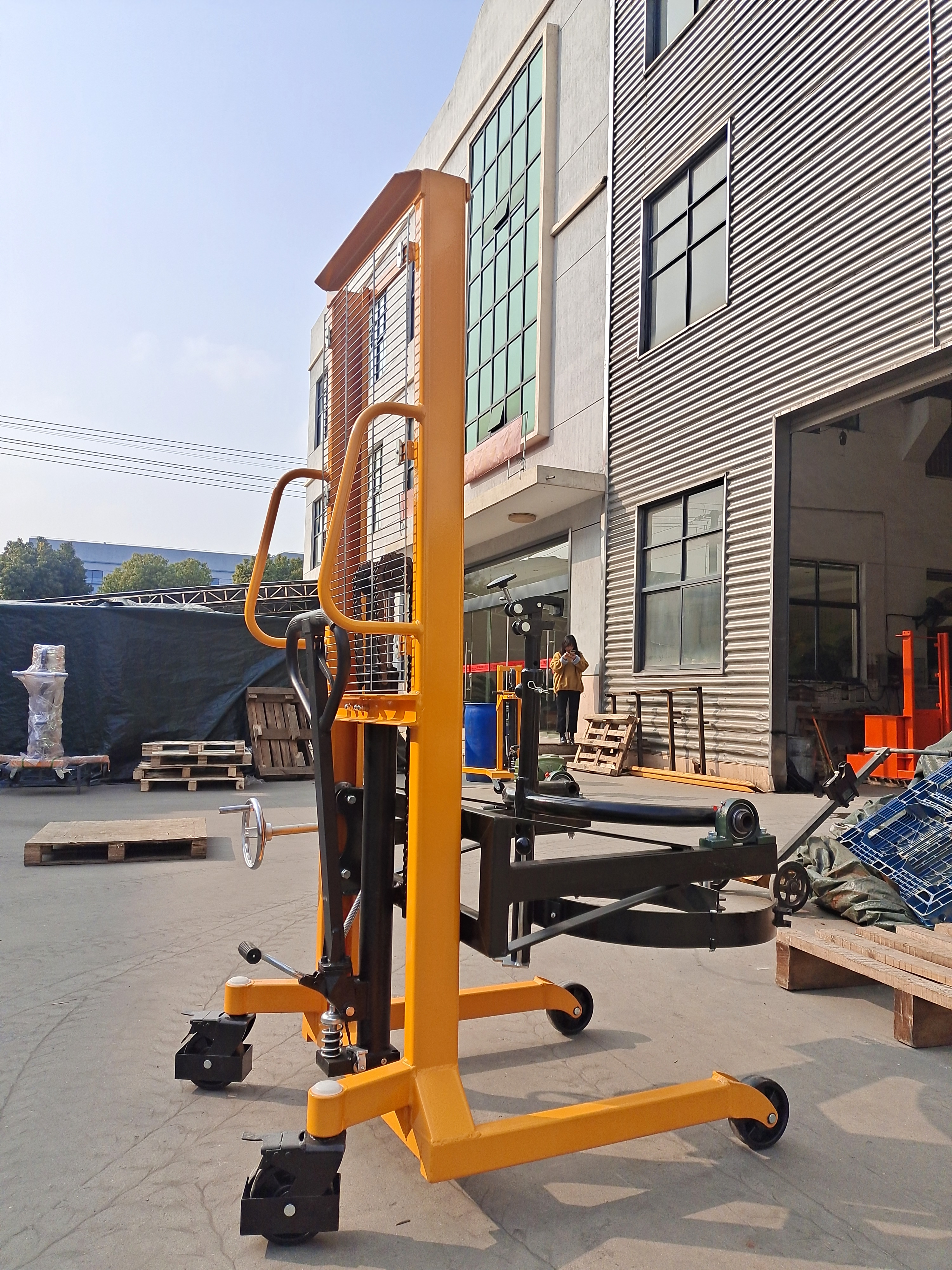 Shanghai vlift 450kg 1500mm lifting height oil drum manual stacker 3