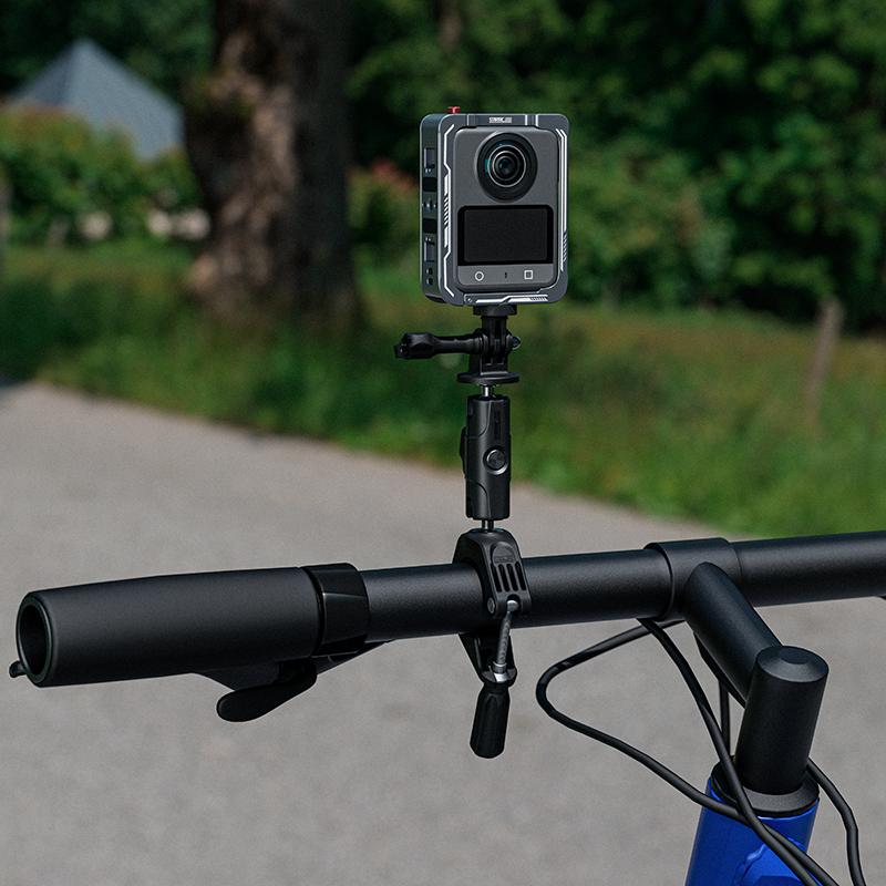 DJI Osmo 360 instalado dentro de la jaula de aluminio