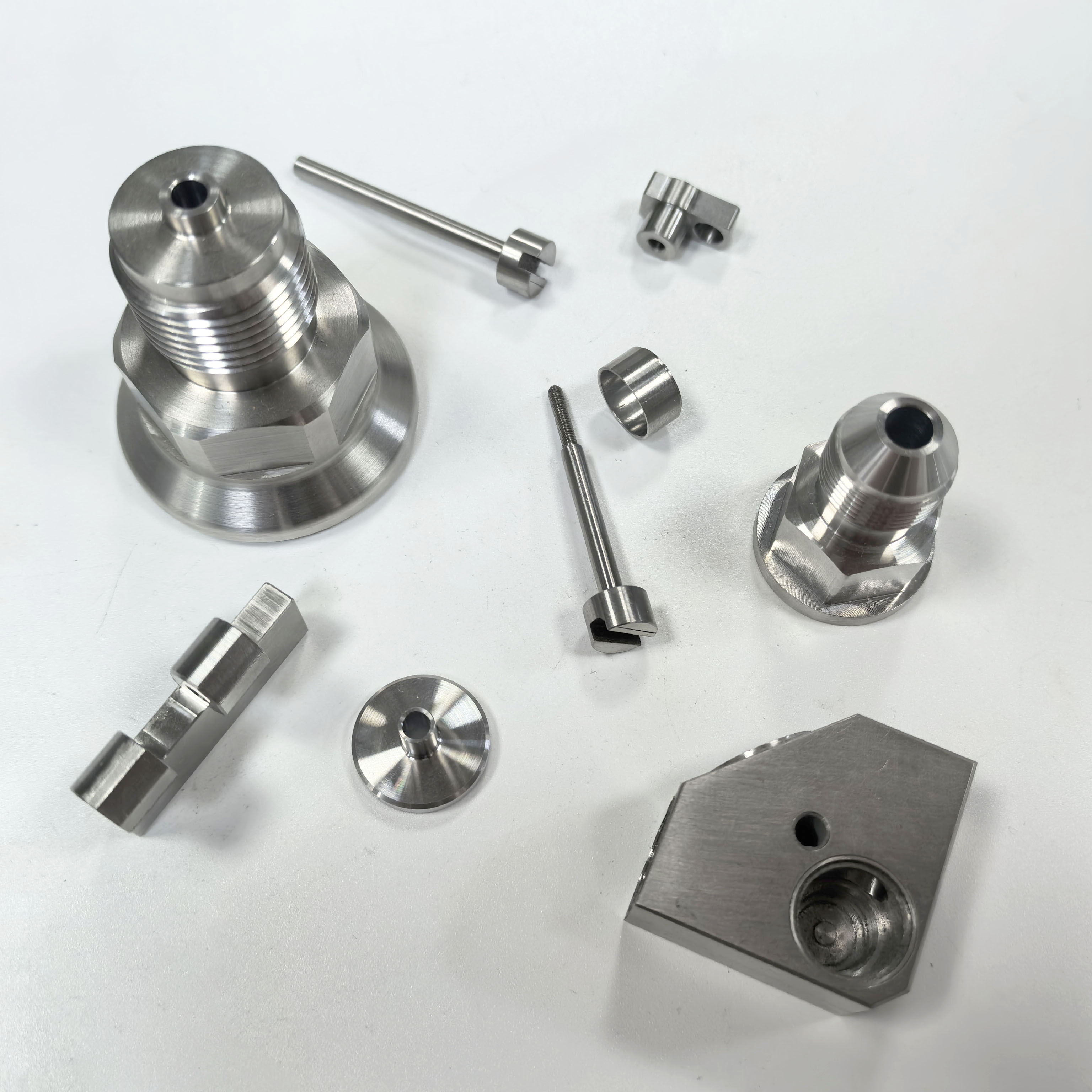 Fabricación personalizada de componentes mecanizados CNC para la industria aeroespacial de alta precisión 2