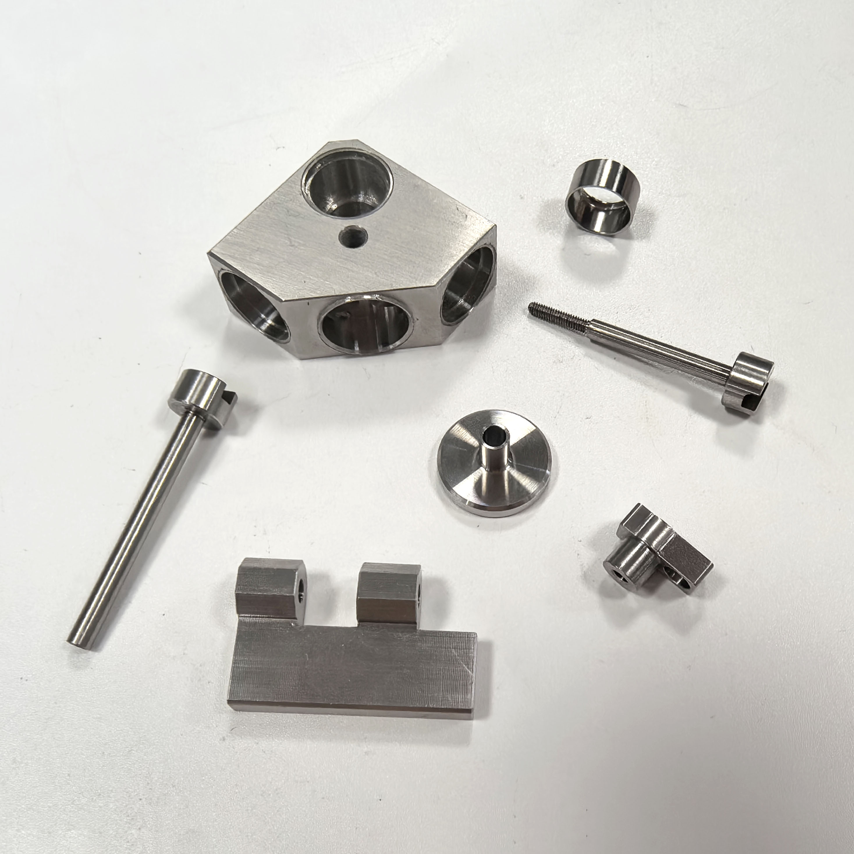 Fabricación personalizada de componentes mecanizados CNC para la industria aeroespacial de alta precisión 4