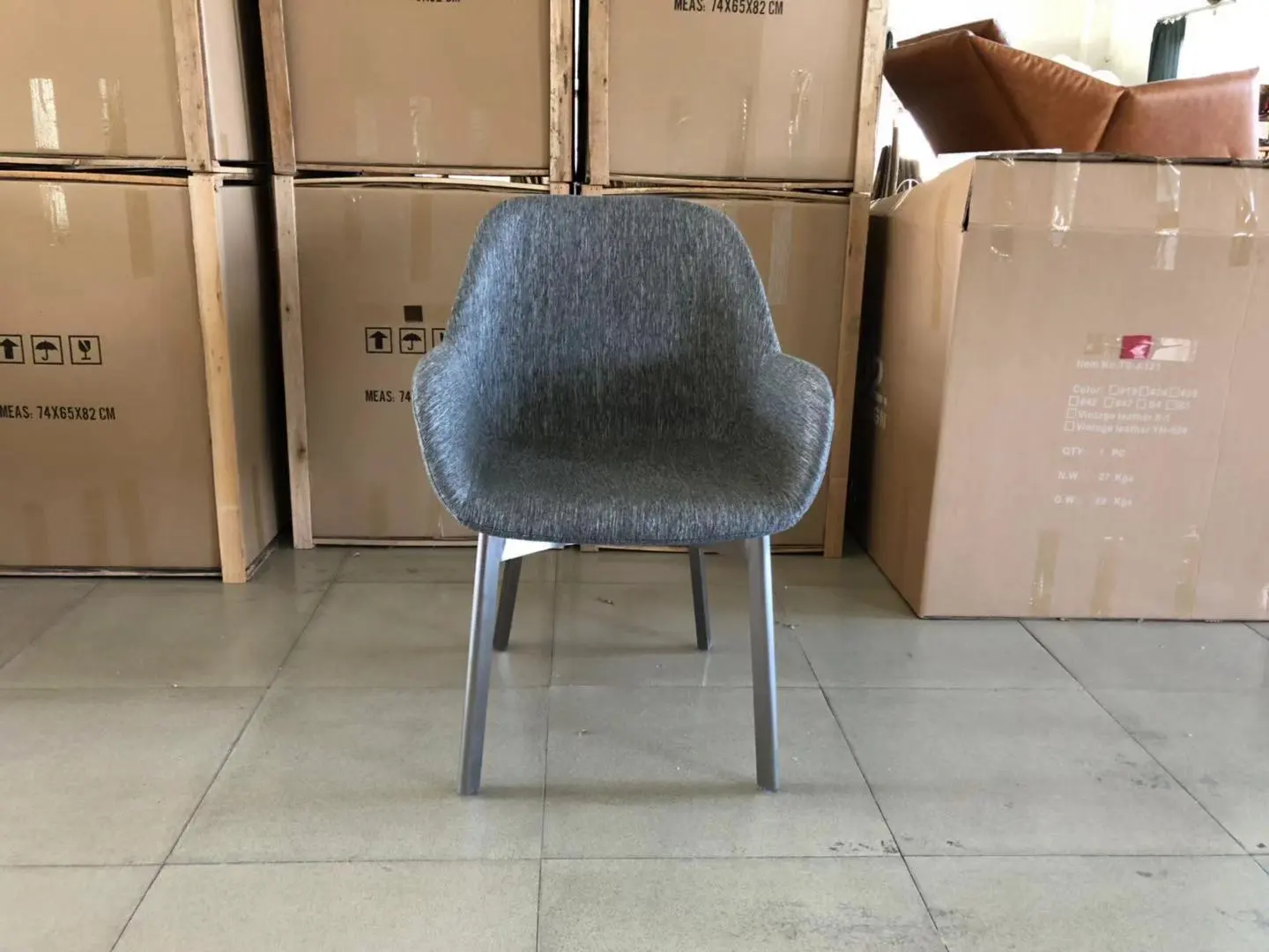 Nordic fabric upholstered dining chair - simple and modern, suitable for home use, with a comfortable backrest, ideal for relaxation and meetings 1