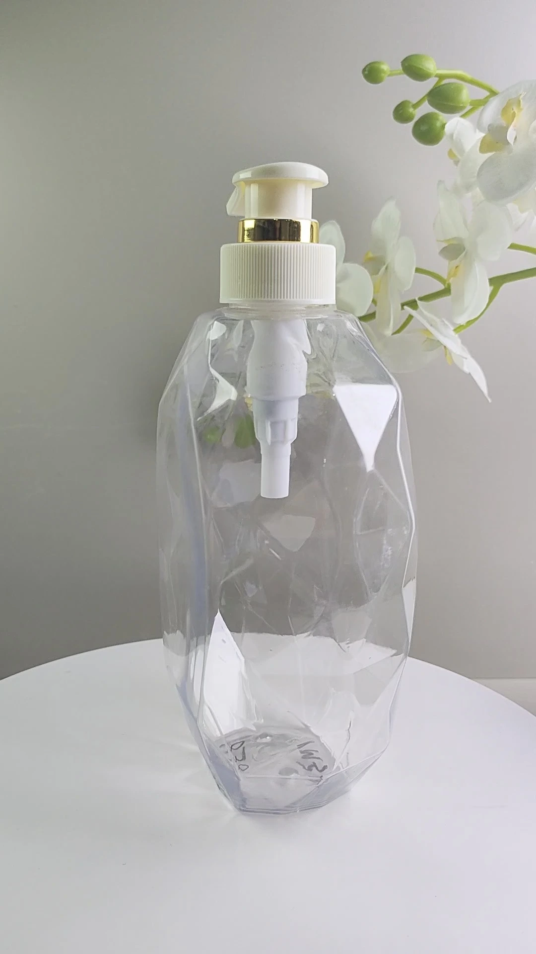 Fabricant de pots pour animaux de compagnie, bouteilles distributrices de shampoing et d'après-shampoing rechargeables personnalisées 1
