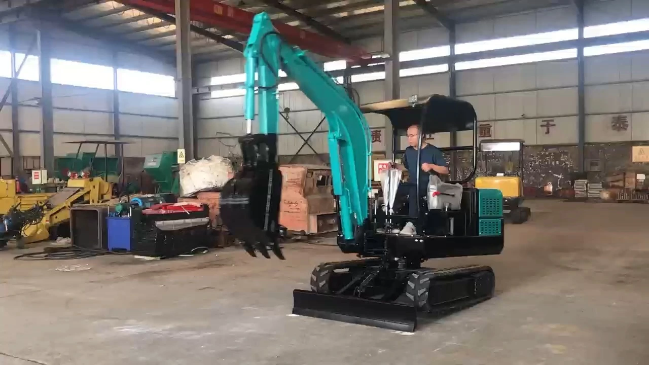 Mini-pelle, poids opérationnel de 3 à 4 tonnes, cabine ouverte et fermée en option. Petite pelle sur chenilles. 1