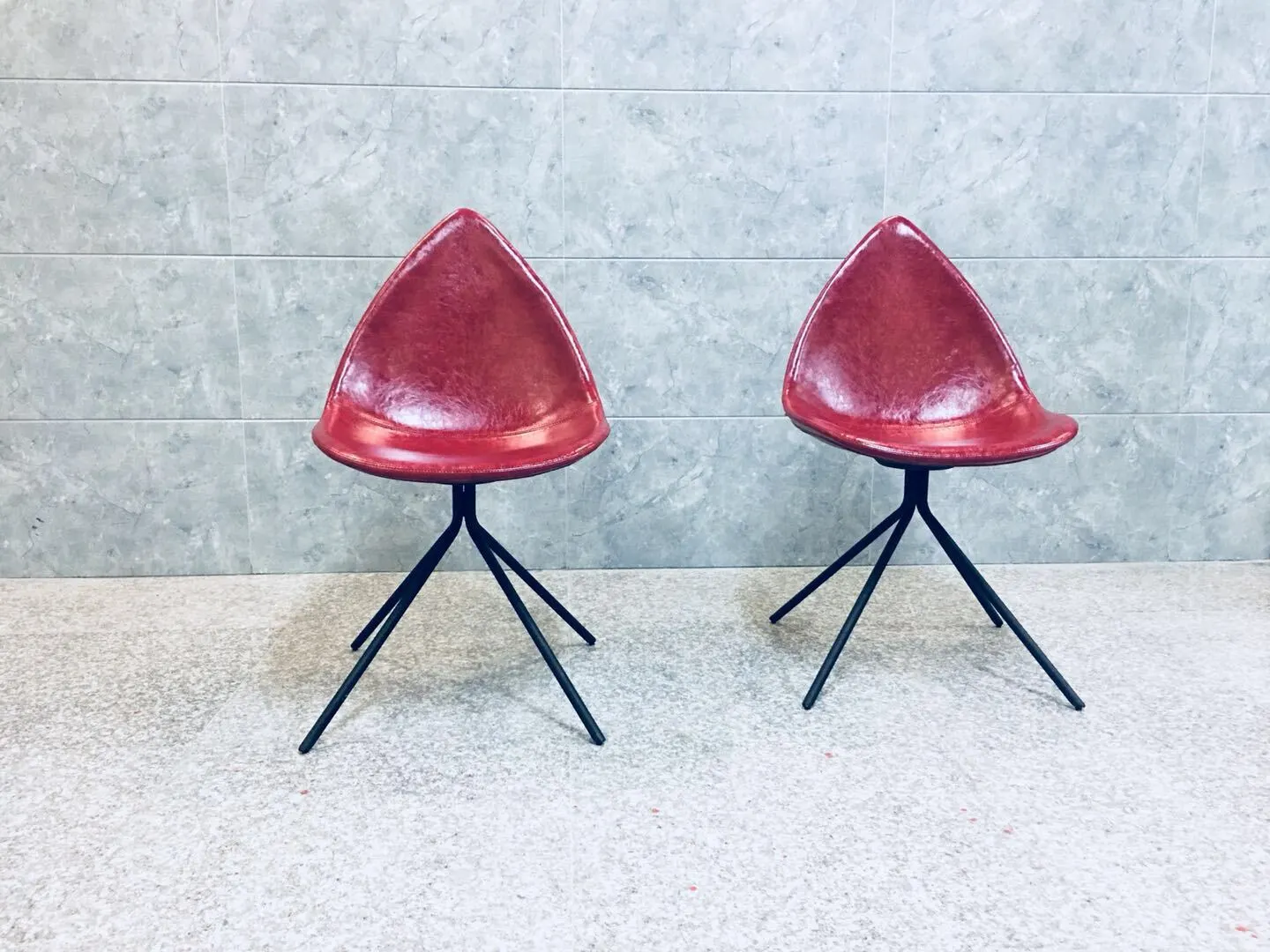 Nordic minimalist designer droplet leaf chair - a creative and comfortable home dining chair made of glass fiber reinforced plastic and leather 1