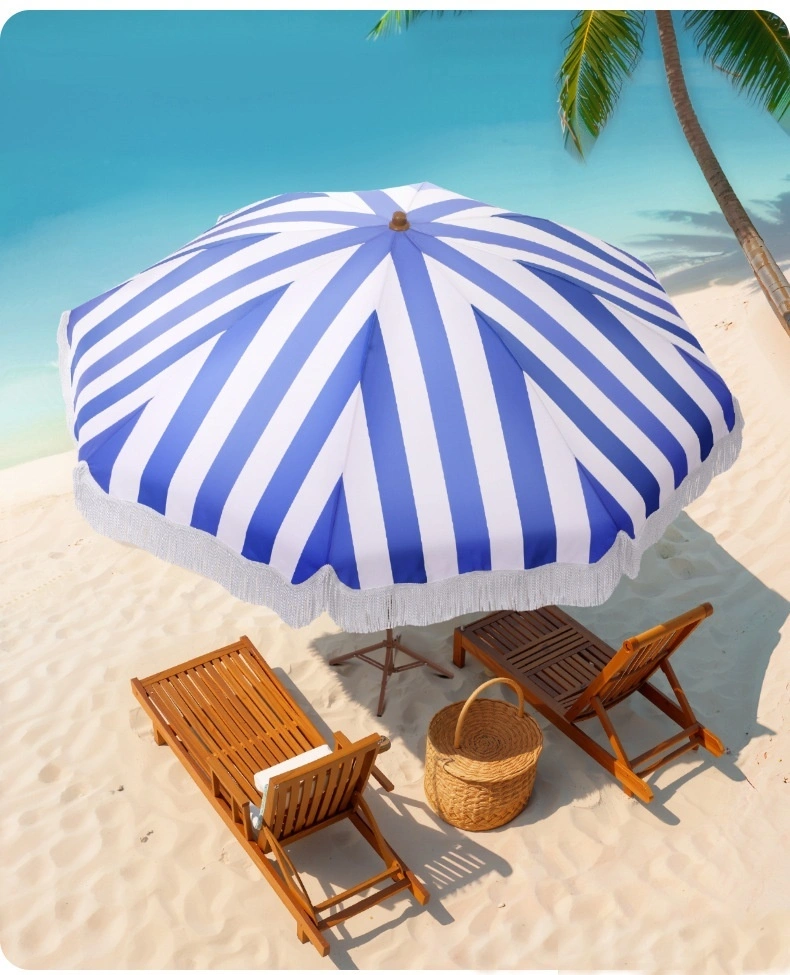 Strandparaply med kvast og solcreme 1