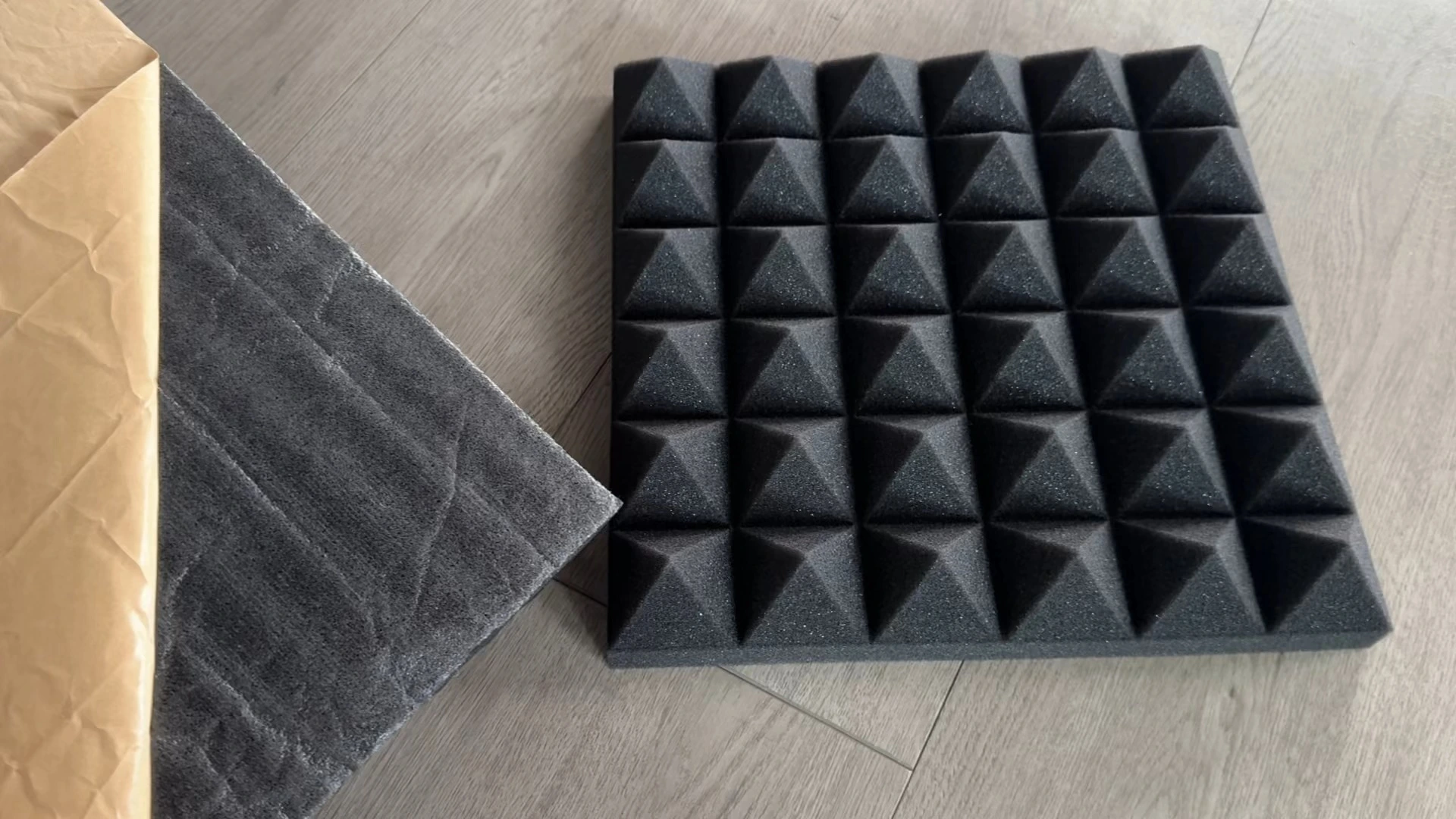 schiuma acustica piramidale 1