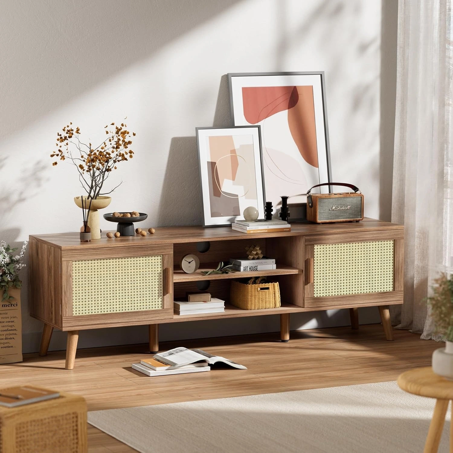Suporte de TV para TV de 65 polegadas, centro de entretenimento com prateleira ajustável, console de TV de vime com 2 gabinetes, console de mídia, pés de madeira maciça, 4 furos para fios, para sala de estar - Natural 1