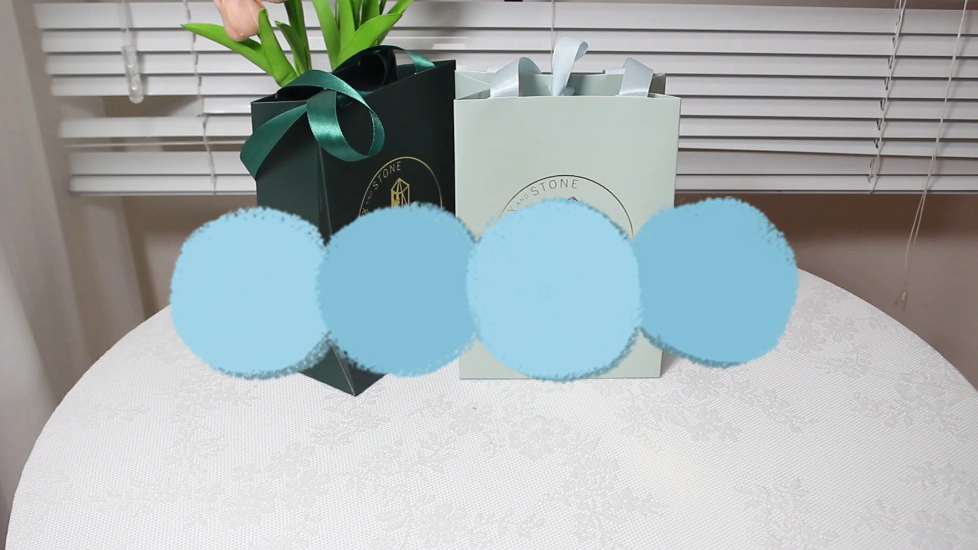 CF Luxury Gift Paper Shopping Bag Packaging Printing Art Paper for Clothing Jewelry Packaging 1
