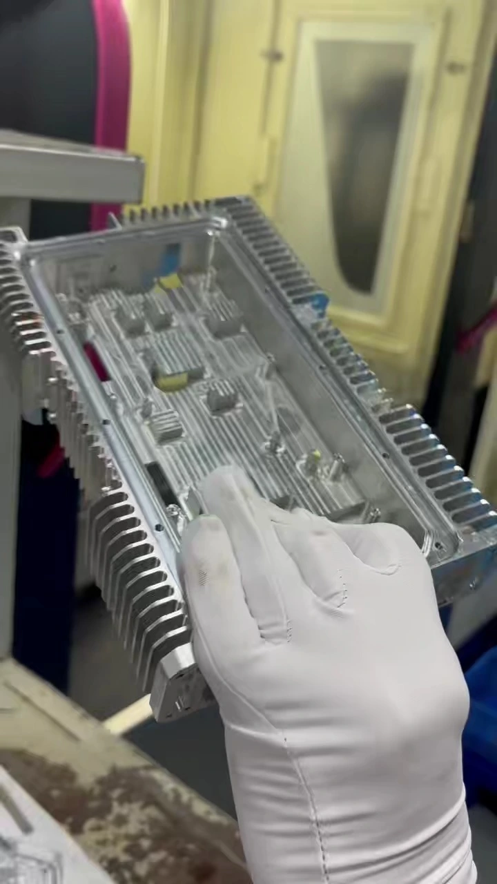 Корпус из алюминия, обработанный на прецизионном станке с ЧПУ 1