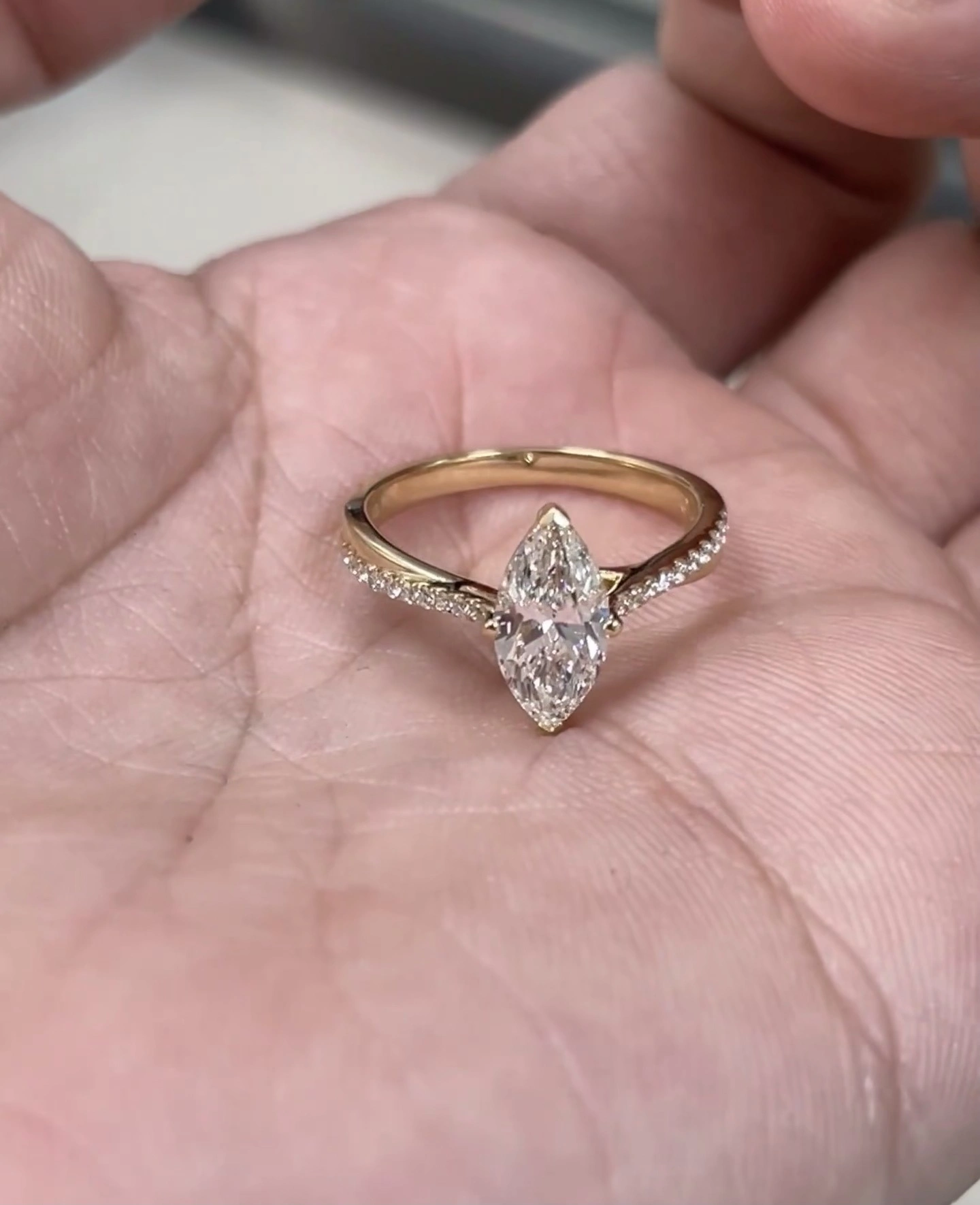 18K Yellow Gold Pave Style Engagement Ring IGI Ceritifed Lab Grown Eye of the horse cutting Diamond 1ct 1