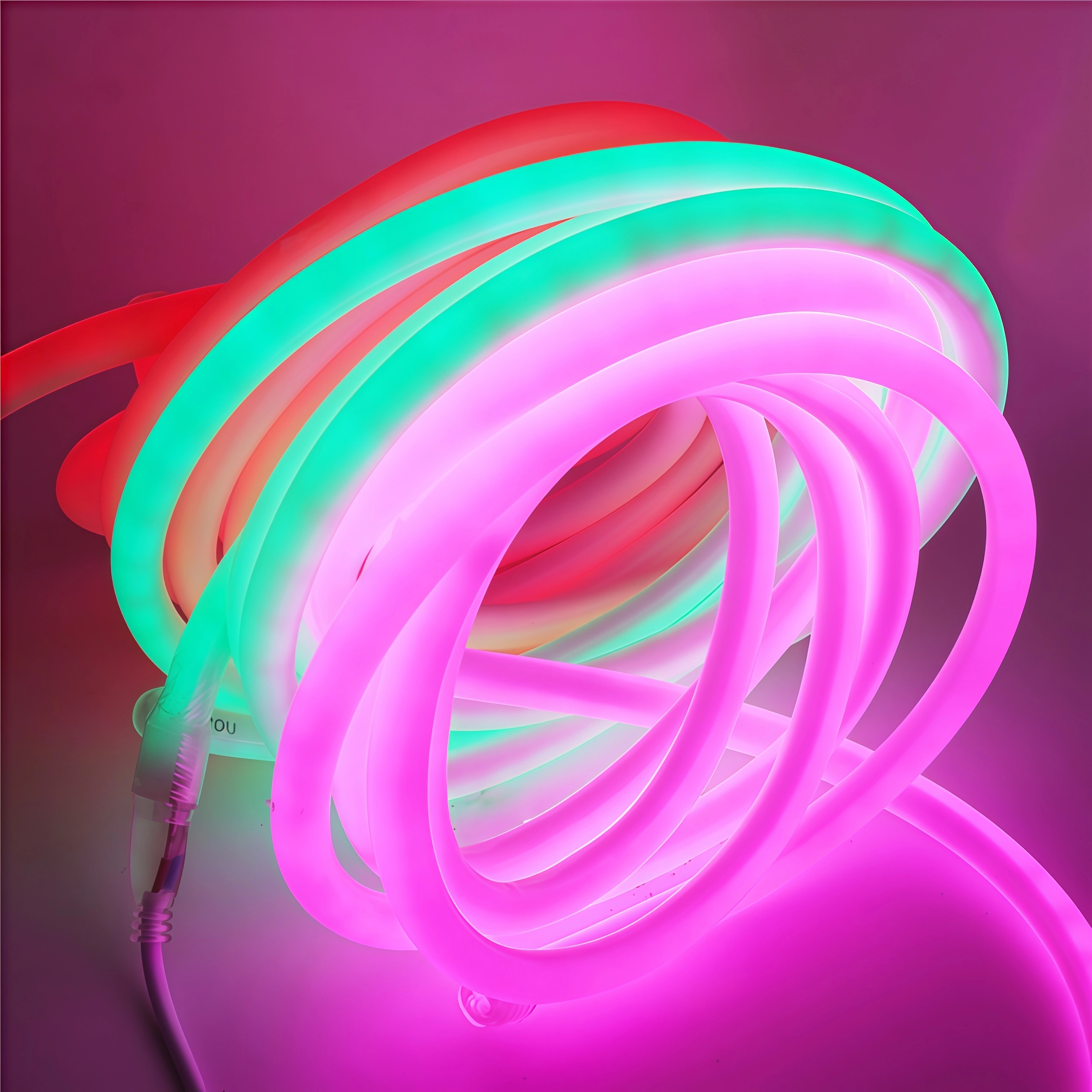 تم تصميم ضوء 270 ° PVC النيون مع رقائق LED متميزة ومواد PVC متينة ، والتي تتميز بزاوية حزمة مبتكرة 270 درجة لإضاءة ناعمة خالية من الظل. سواء للزينة المعمارية أو اللافتات أو الإضاءة المحيطة ، فإنه يضمن سلسًا وحيويًا