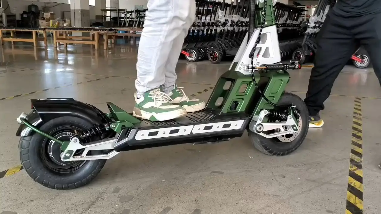 737 1600w*2 60V 28.8AH cross-cuntry electric scooter 1